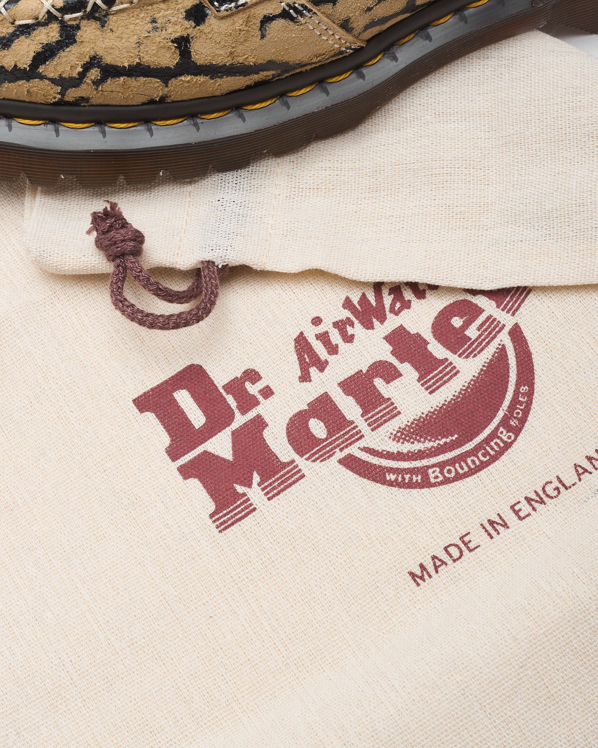 Shoes Dr. Martens Delapre Penny Unisex Shoes - 42707200