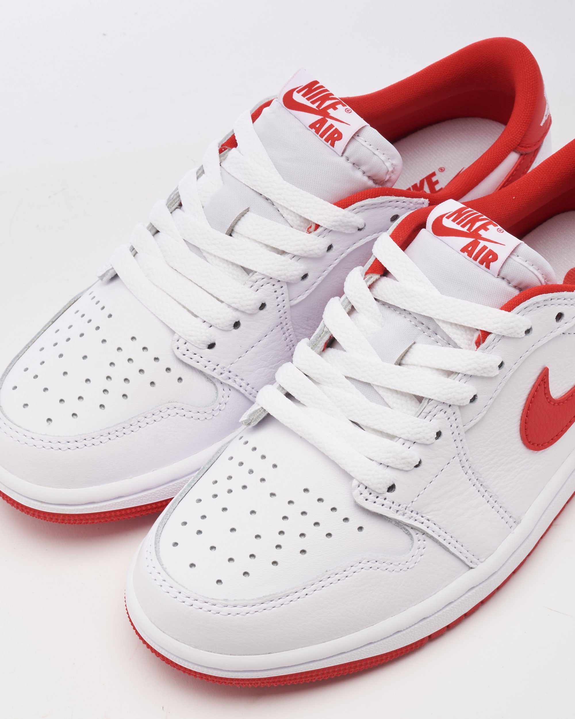 Sneakers Air Jordan 1 Retro Low OG "University Red" - CZ0790-161