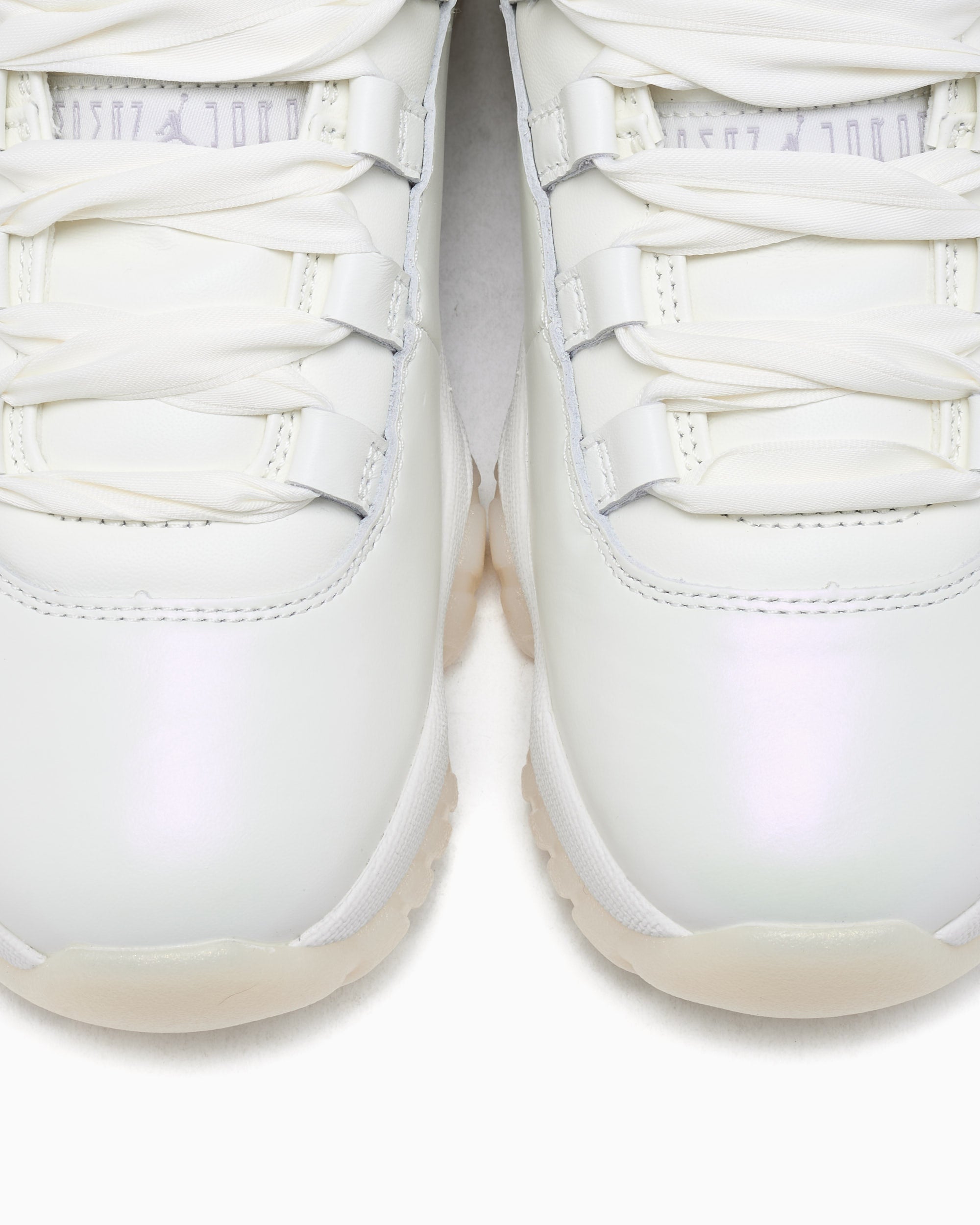 Sneakers Air Jordan Women's 11 Retro "Pearl" - AR0715-110