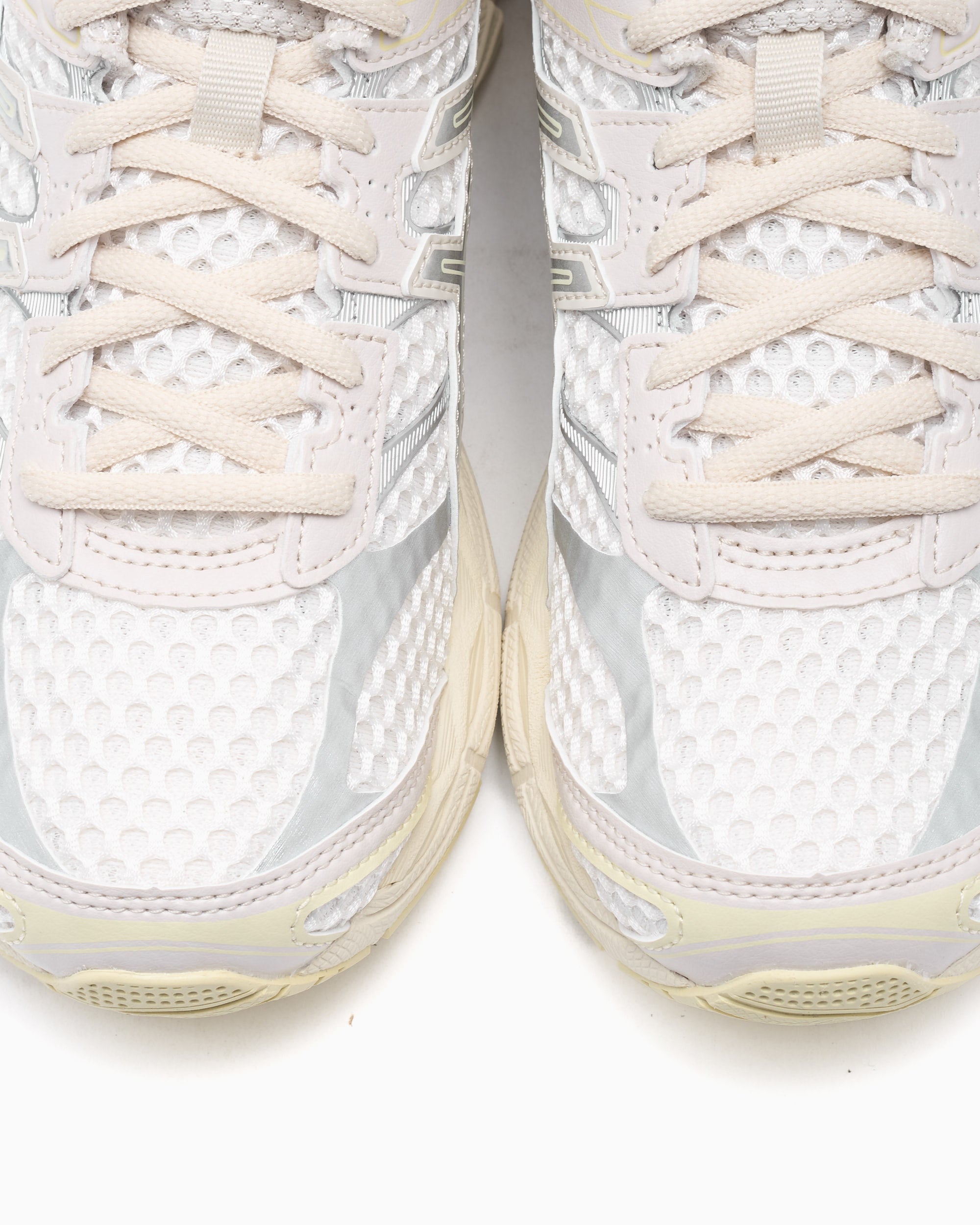 Sneakers ASICS Gel-Cumulus 16 - 1203A733-107