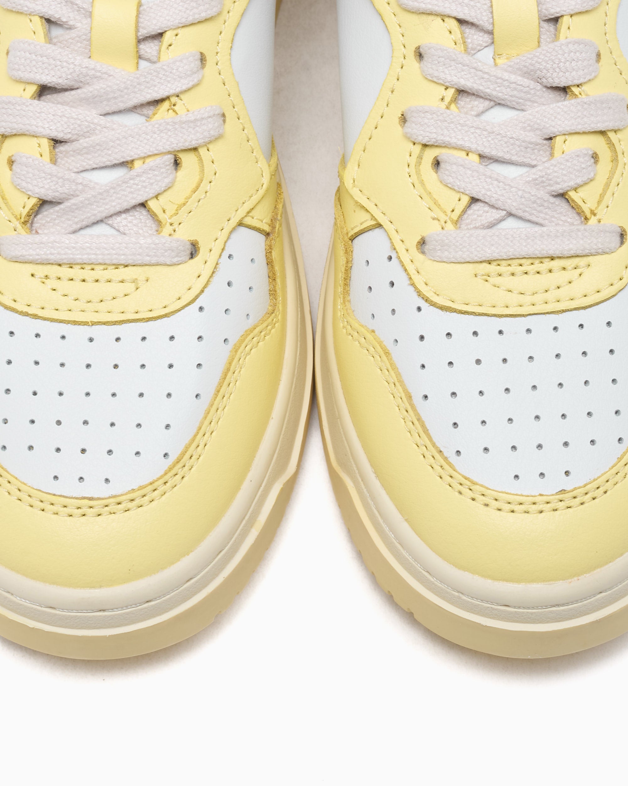 Sneakers Autry Women's Medalist Low Leather - AULWWB63