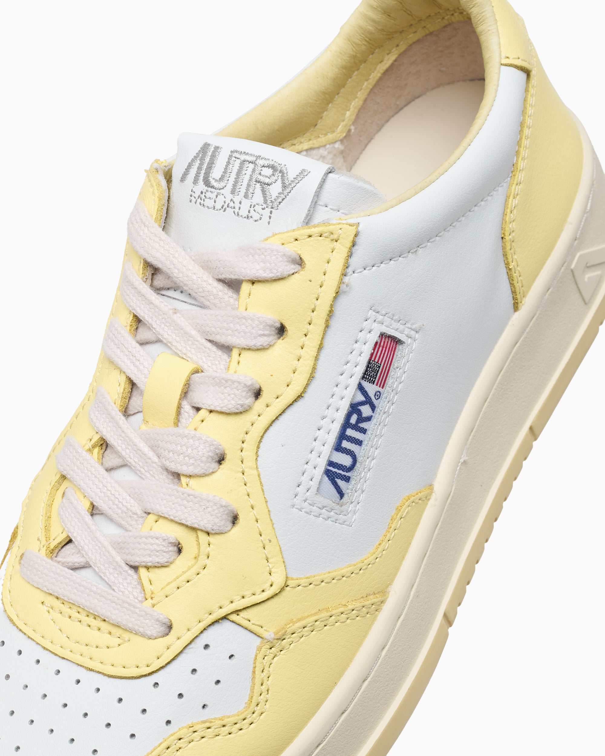 Sneakers Autry Women's Medalist Low Leather - AULWWB63