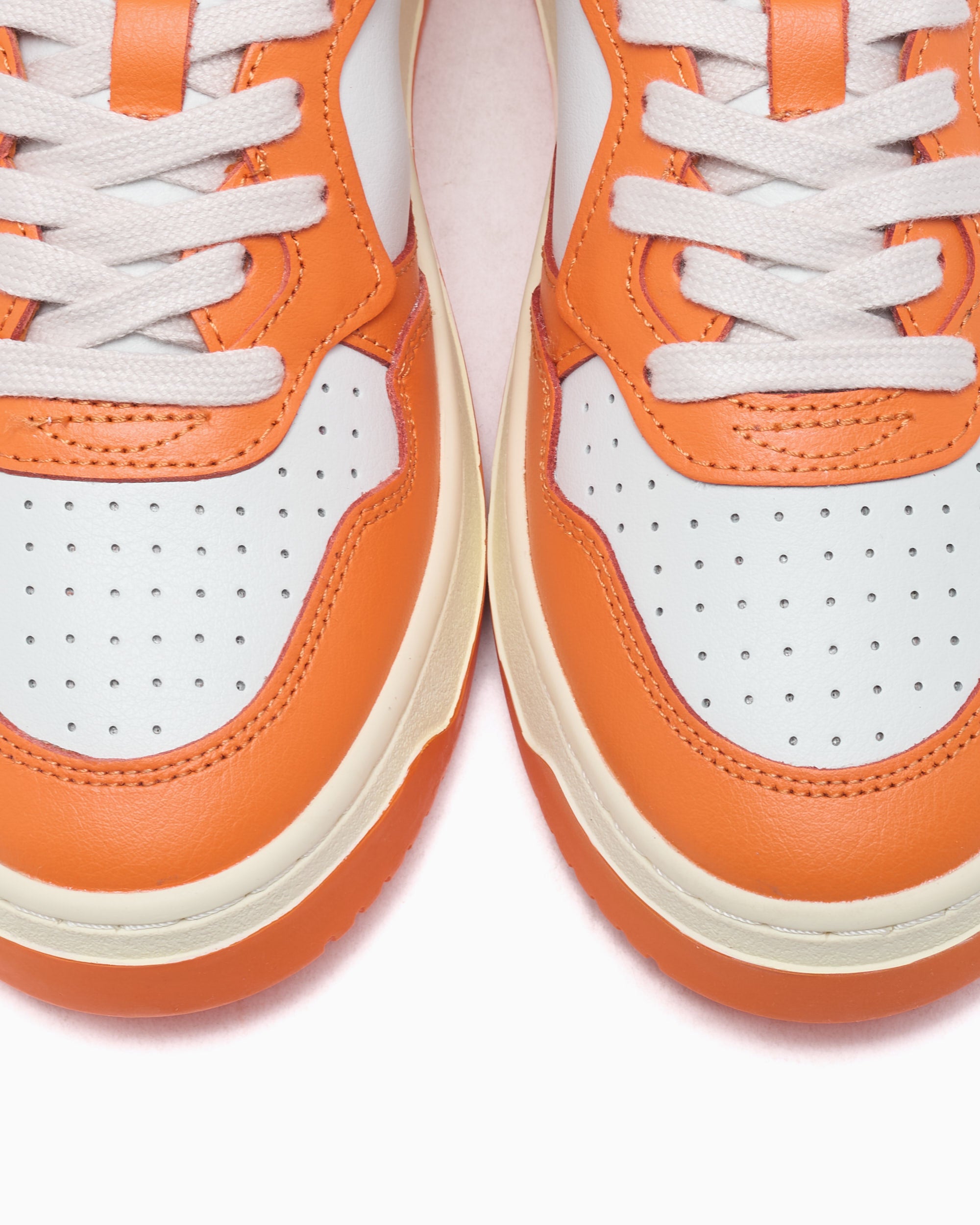 Sneakers Autry Women's Medalist Low Leather - AULWWB66