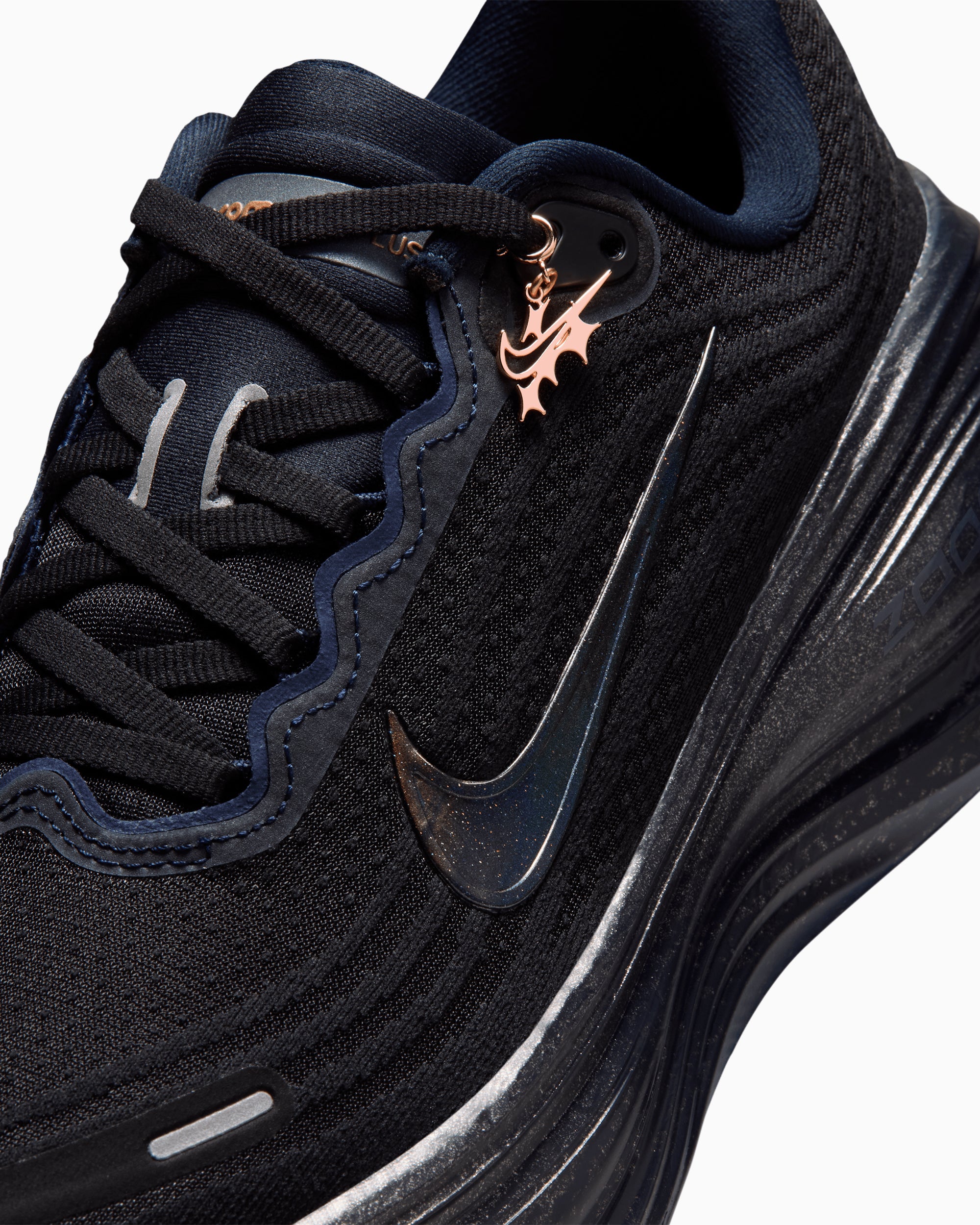 Sneakers Nike Women's Vomero Plus "Keely Hodkinson" - IR7193-400