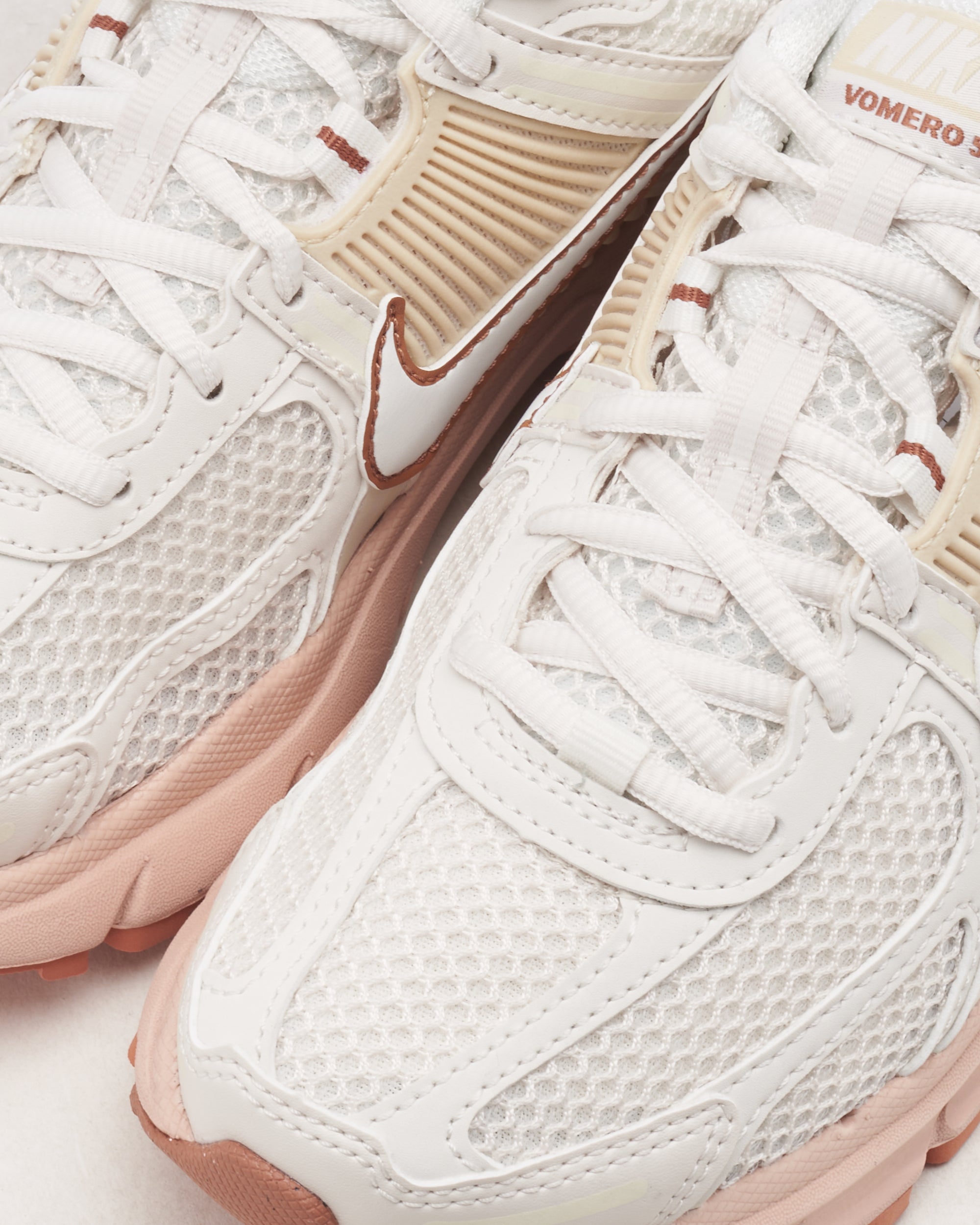 Sneakers Nike Women's Zoom Vomero 5 - FJ2028-002