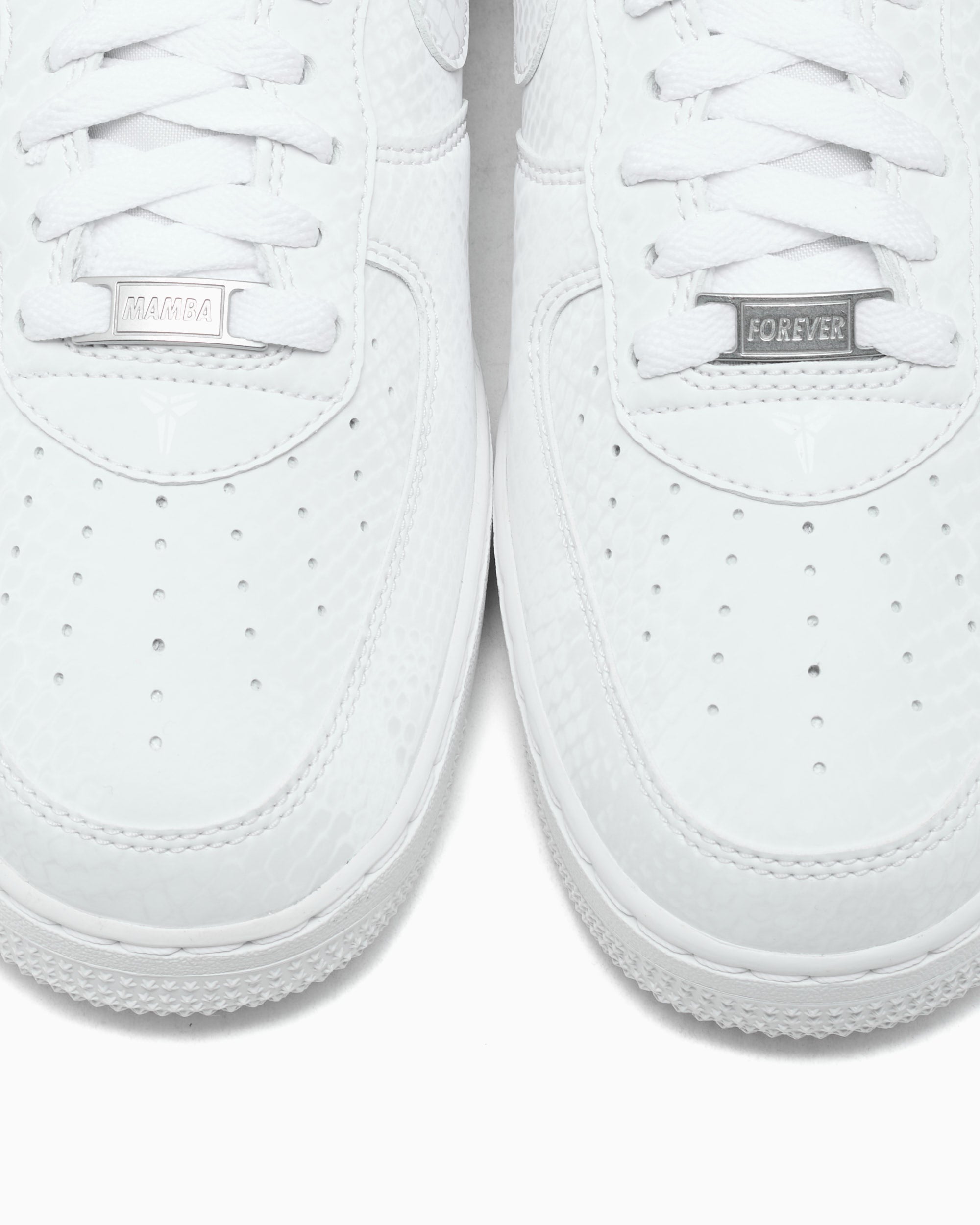 Sneakers Nike x Kobe Bryant Air Force 1 Low "Forever White" - IB0018-100
