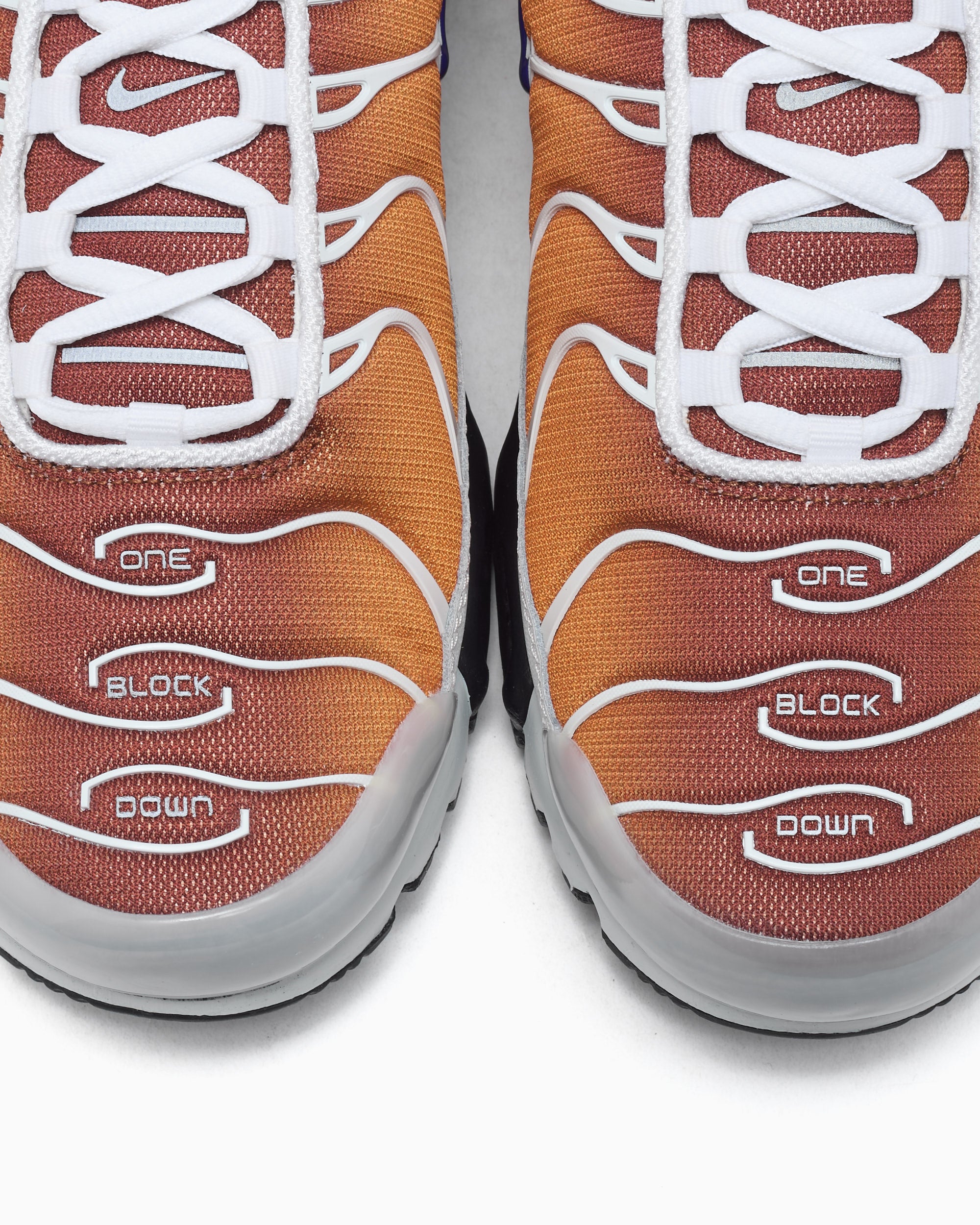 Sneakers Nike x One Block Down Air Max Plus SP - FZ3308-700