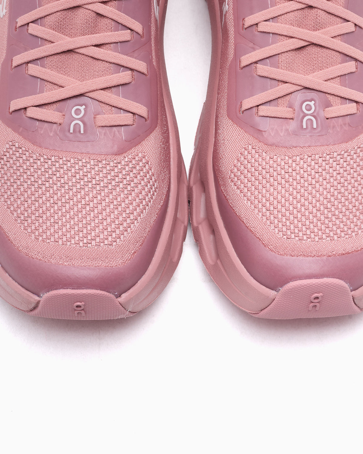 Sneakers On Women's Cloudtilt Moon - 3WF30426054