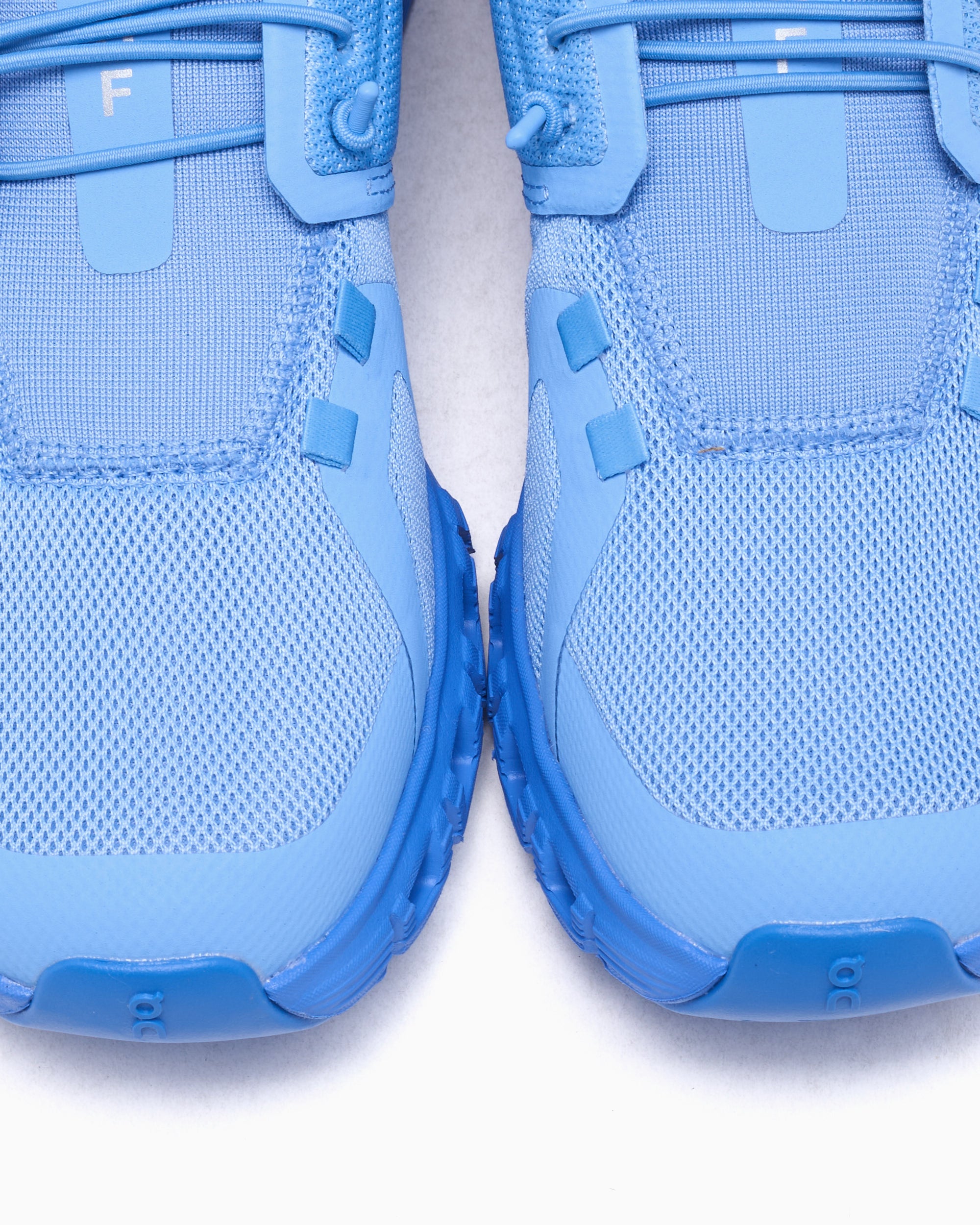 Sneakers On x Sky High Farm Goods Cloud 6 - 3MF31105663