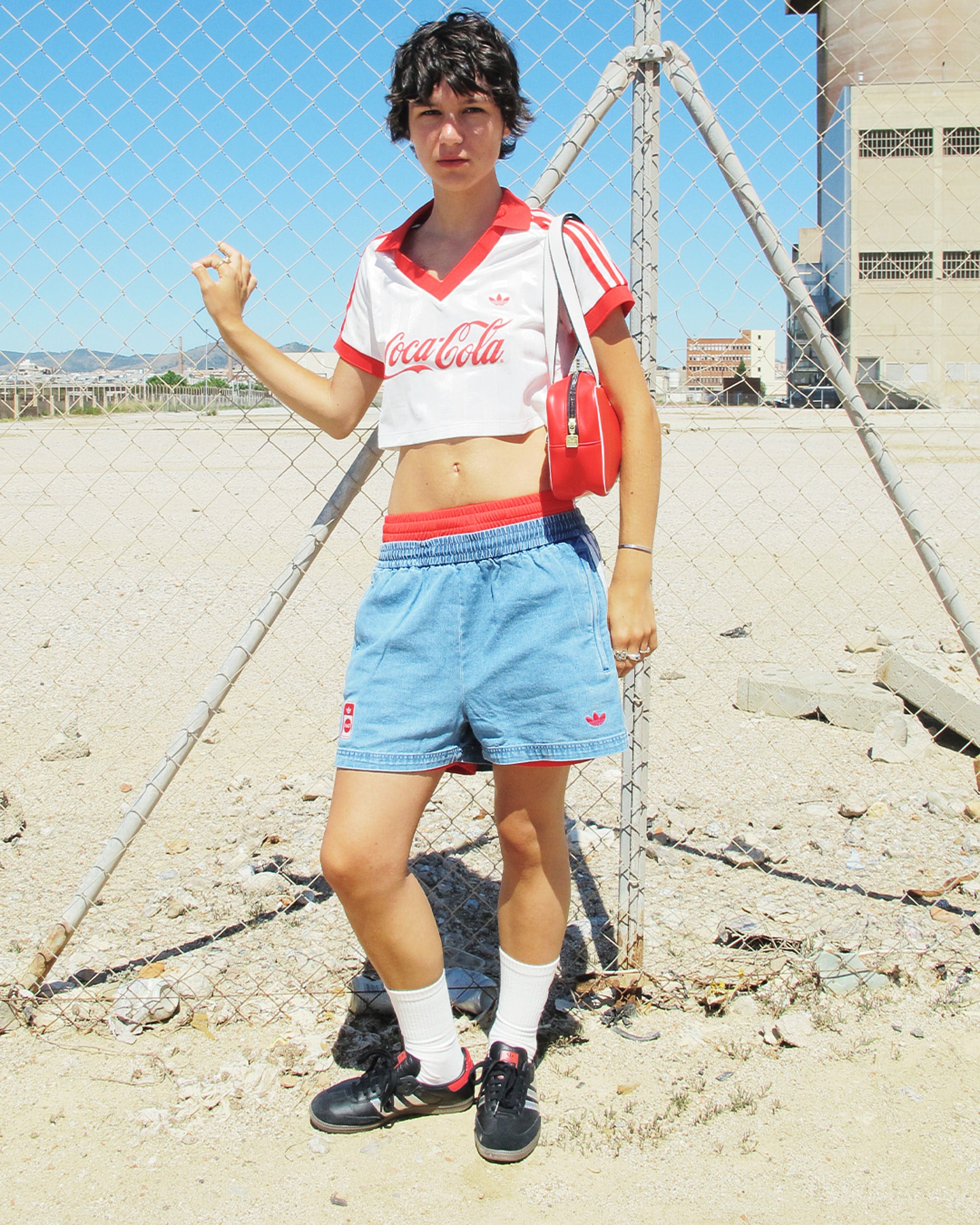 T-Shirts adidas Originals x Coca-Cola Logo Crop Women's Jersey T-Shirt - KY7571