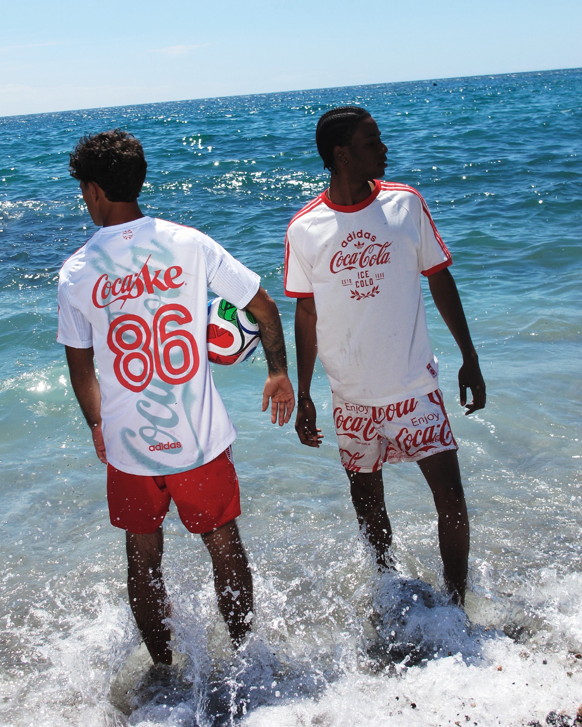 T-Shirts adidas Originals x Coca-Cola Teamgeist Logo Men's T-Shirt - KY2103