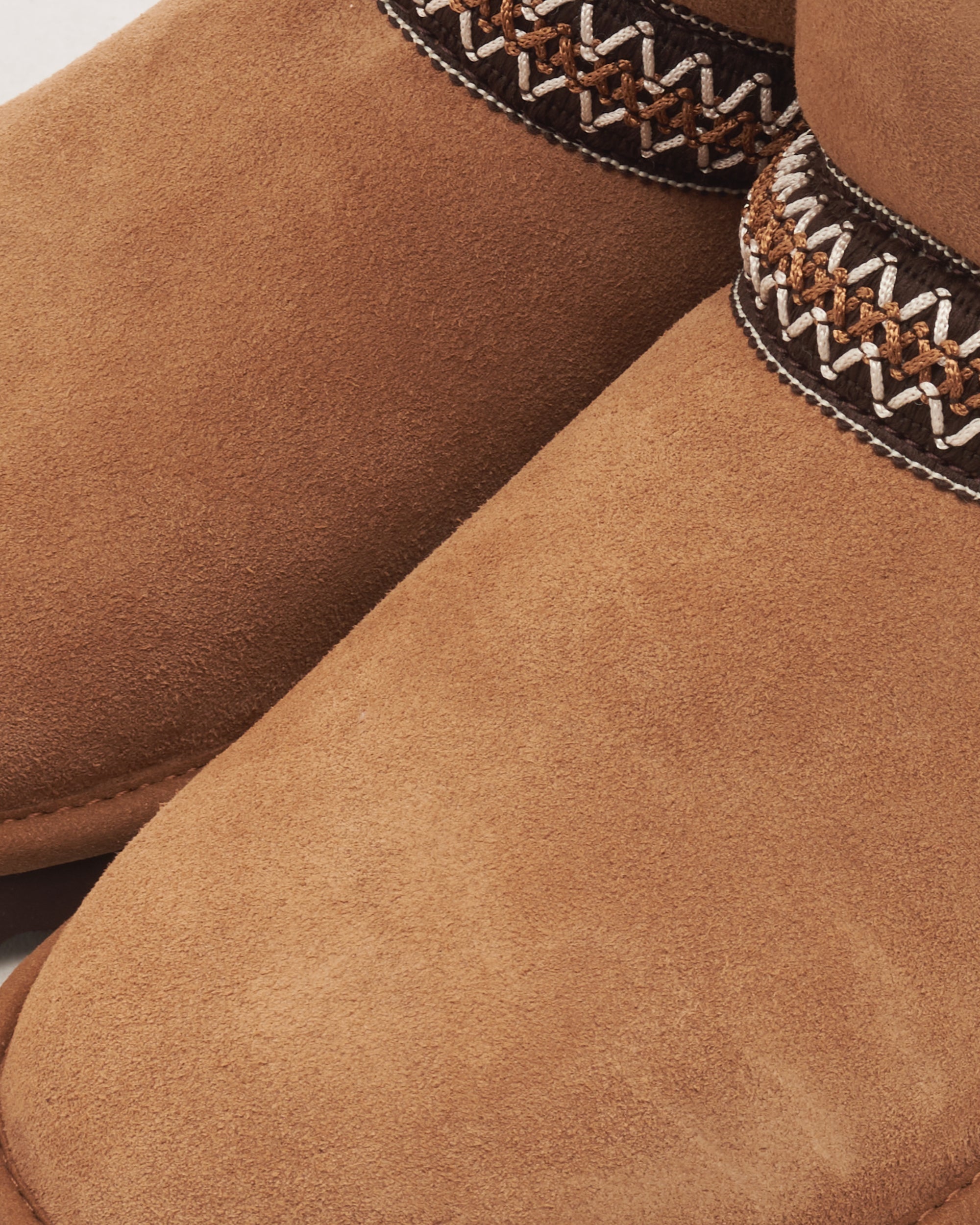 Boots UGG® Classic Mini Crescent Women's Boots - 1158262-CHE