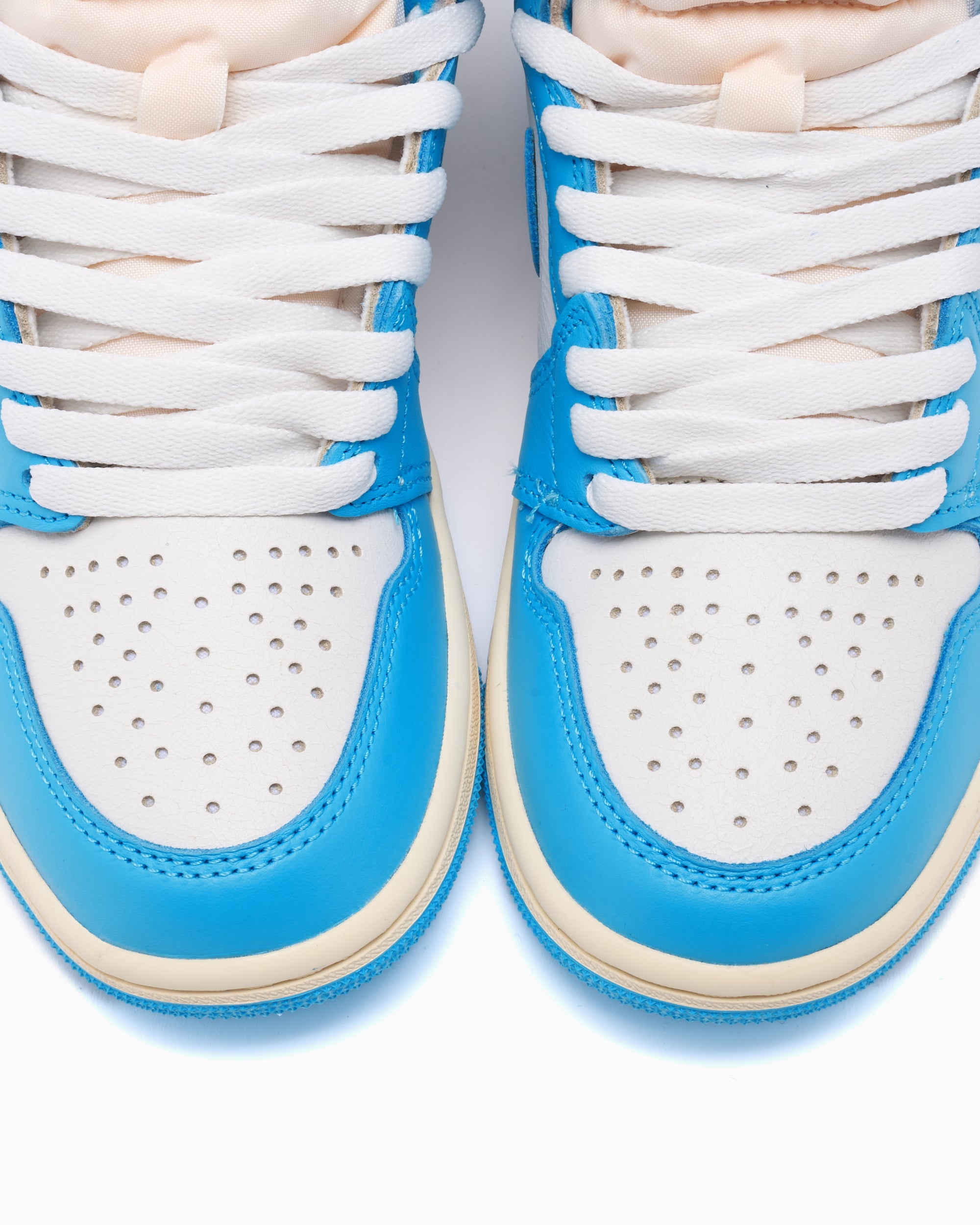 Sneakers Air Jordan 1 Retro High OG "UNC Reimagined" - DZ5485-402