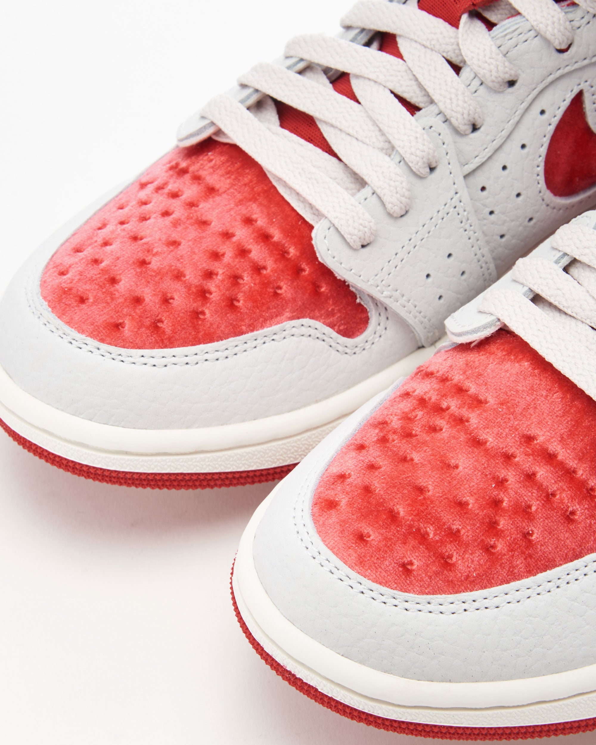 Sneakers Air Jordan Women's 1 Zoom CMFT 2 SP "Valentines Day" - DV1304-106