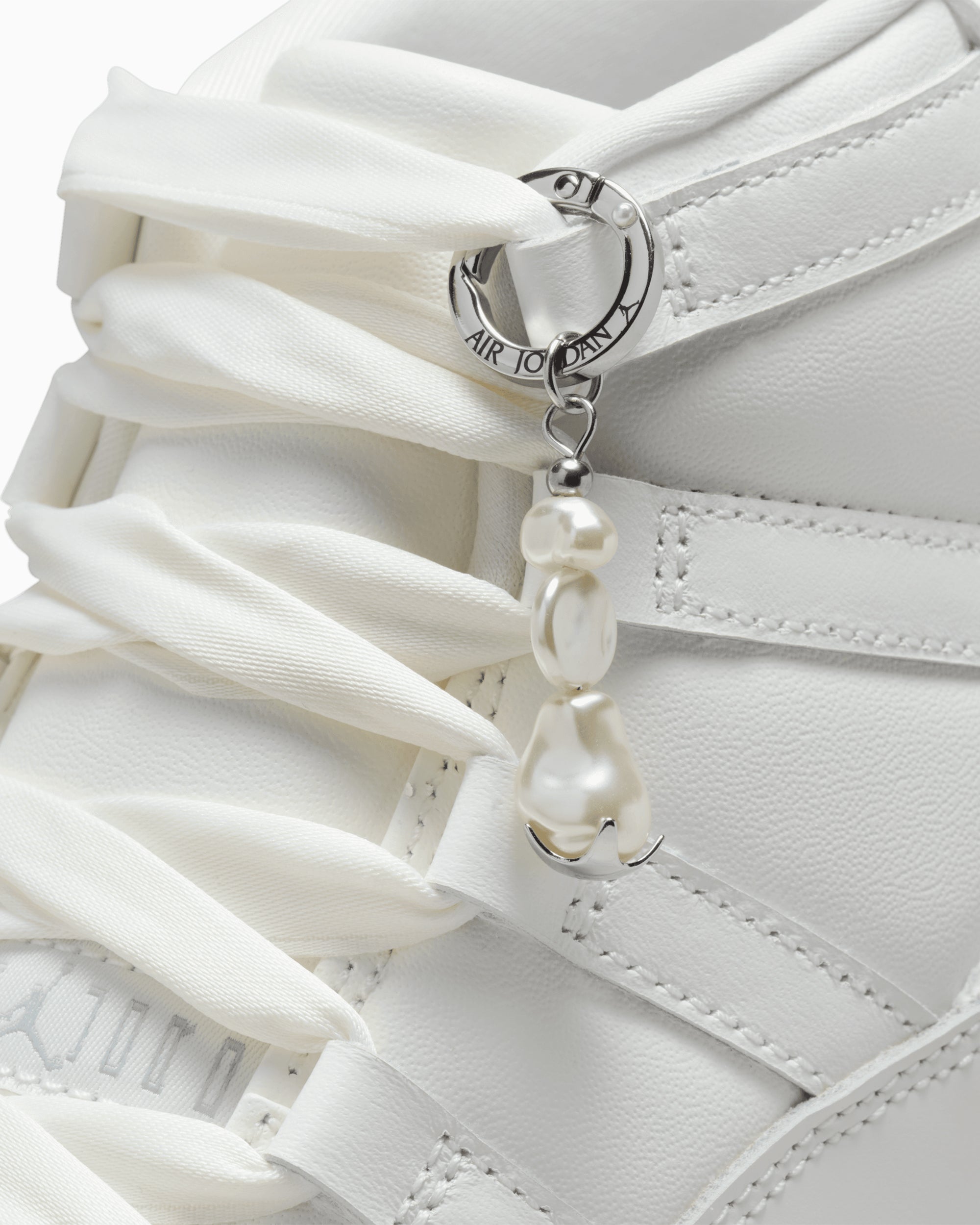 Sneakers Air Jordan Women's 11 Retro "Pearl" - AR0715-110