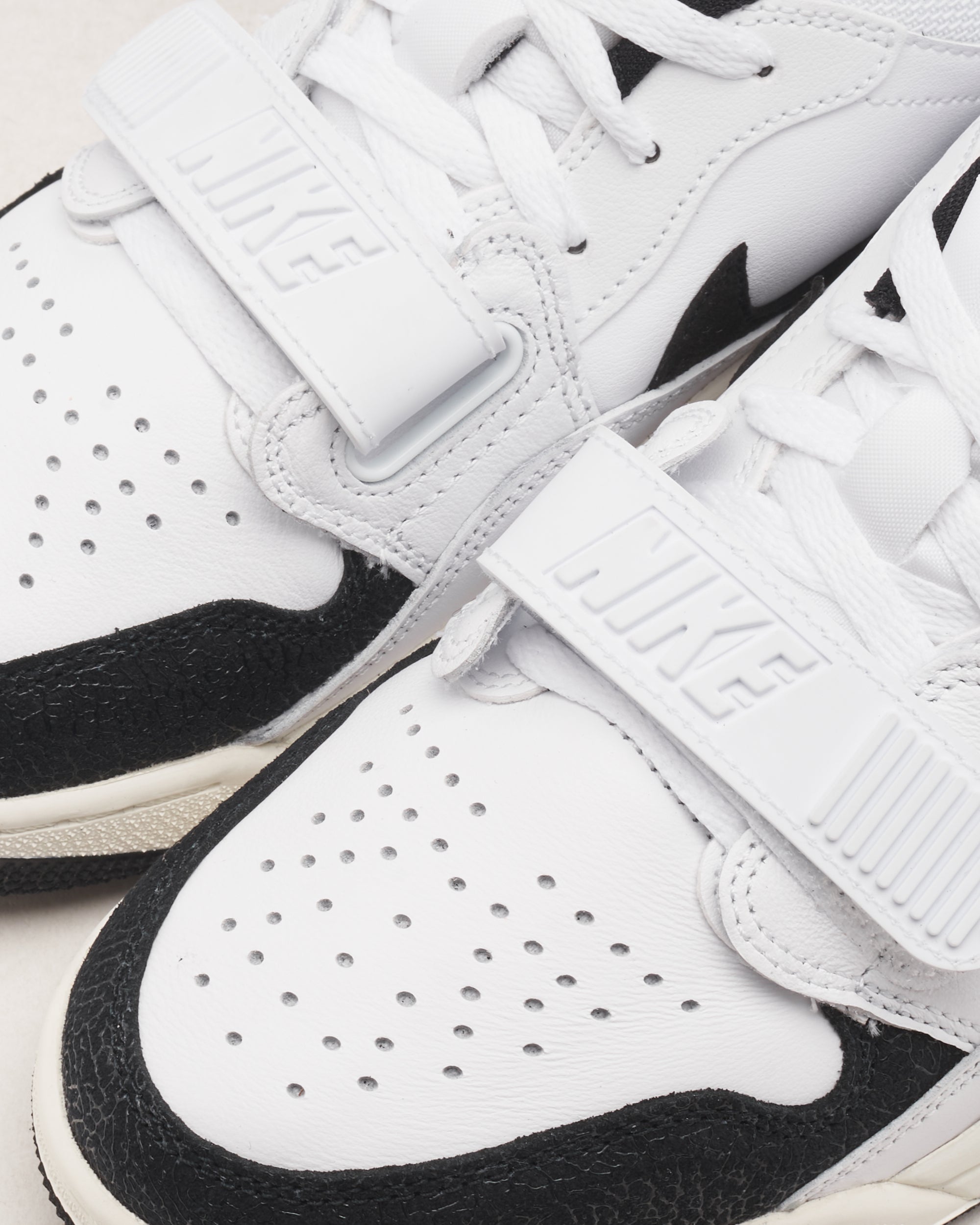 Sneakers Air Jordan Women's Legacy 312 Low - FQ7827-110