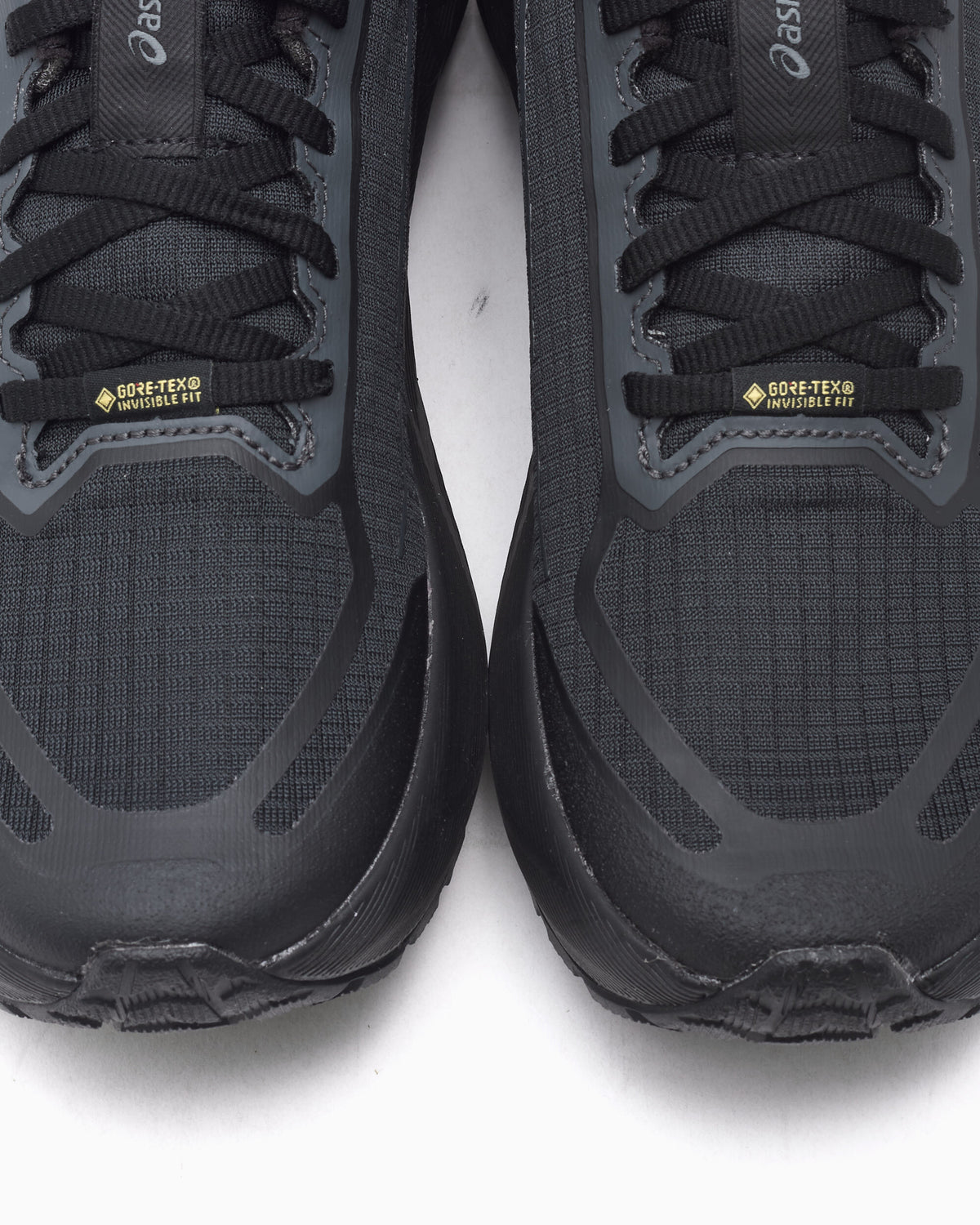 Sneakers ASICS Novablast 6 Gore-Tex® "Black" - 1011C256-001