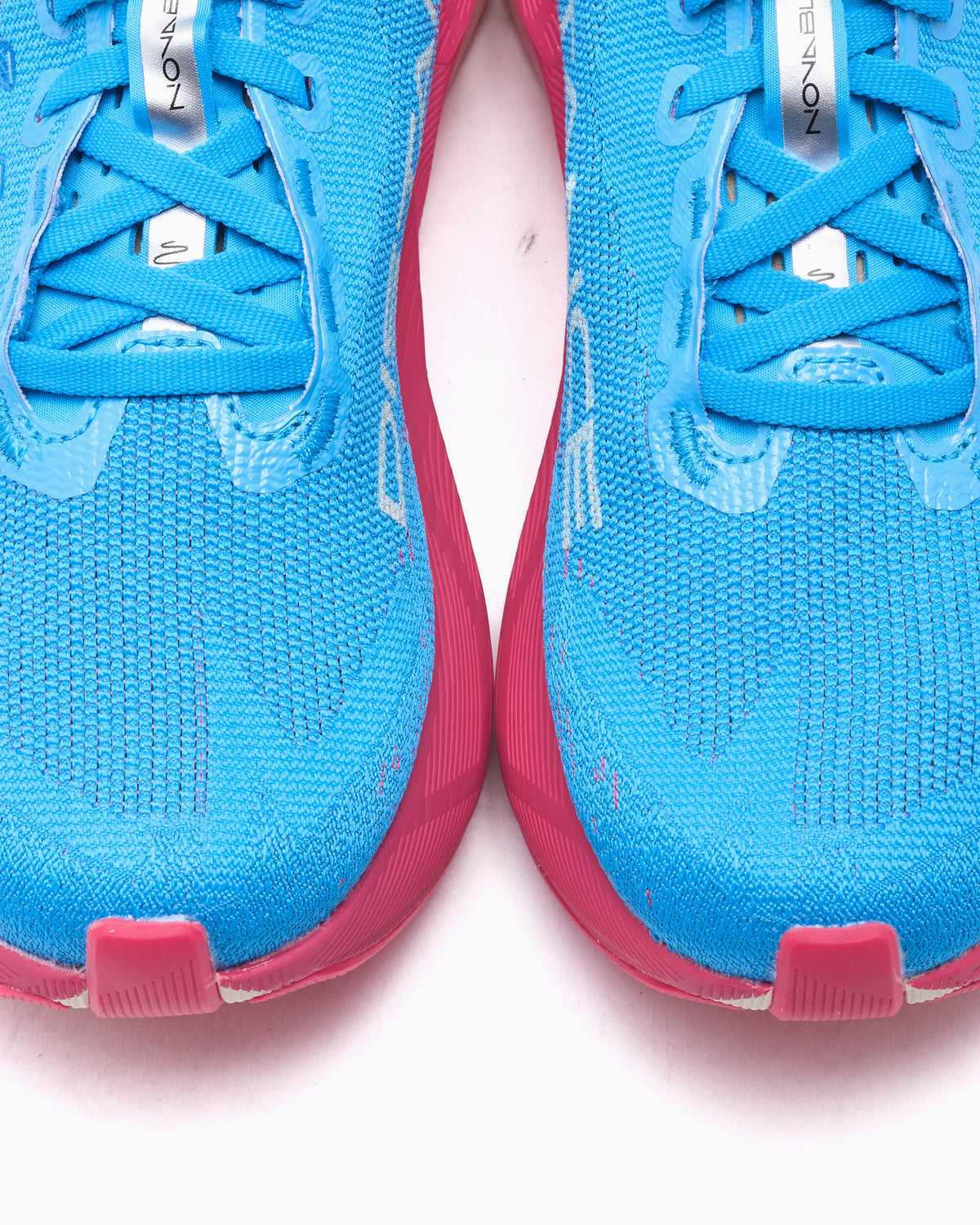 Sneakers ASICS x Distance Novablast 6 "Digital Aqua" - 1013A263-400