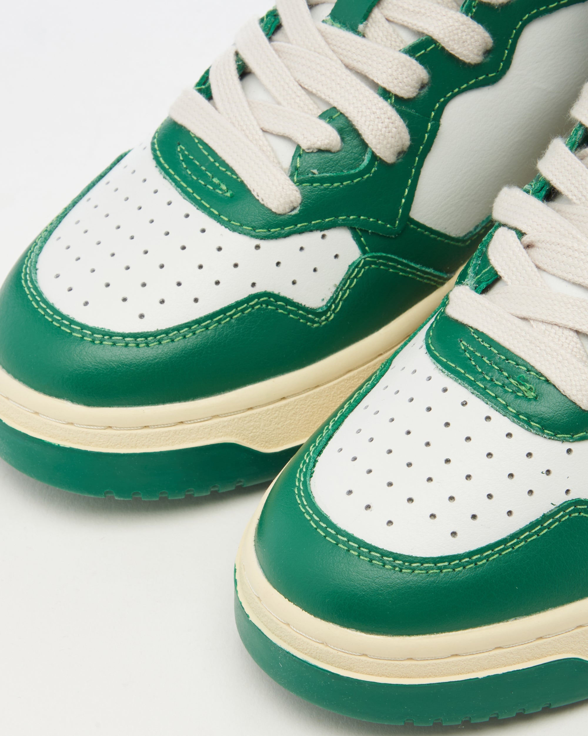 Sneakers Autry Women's 01 Medalist Mid Leather - AUMWWB03