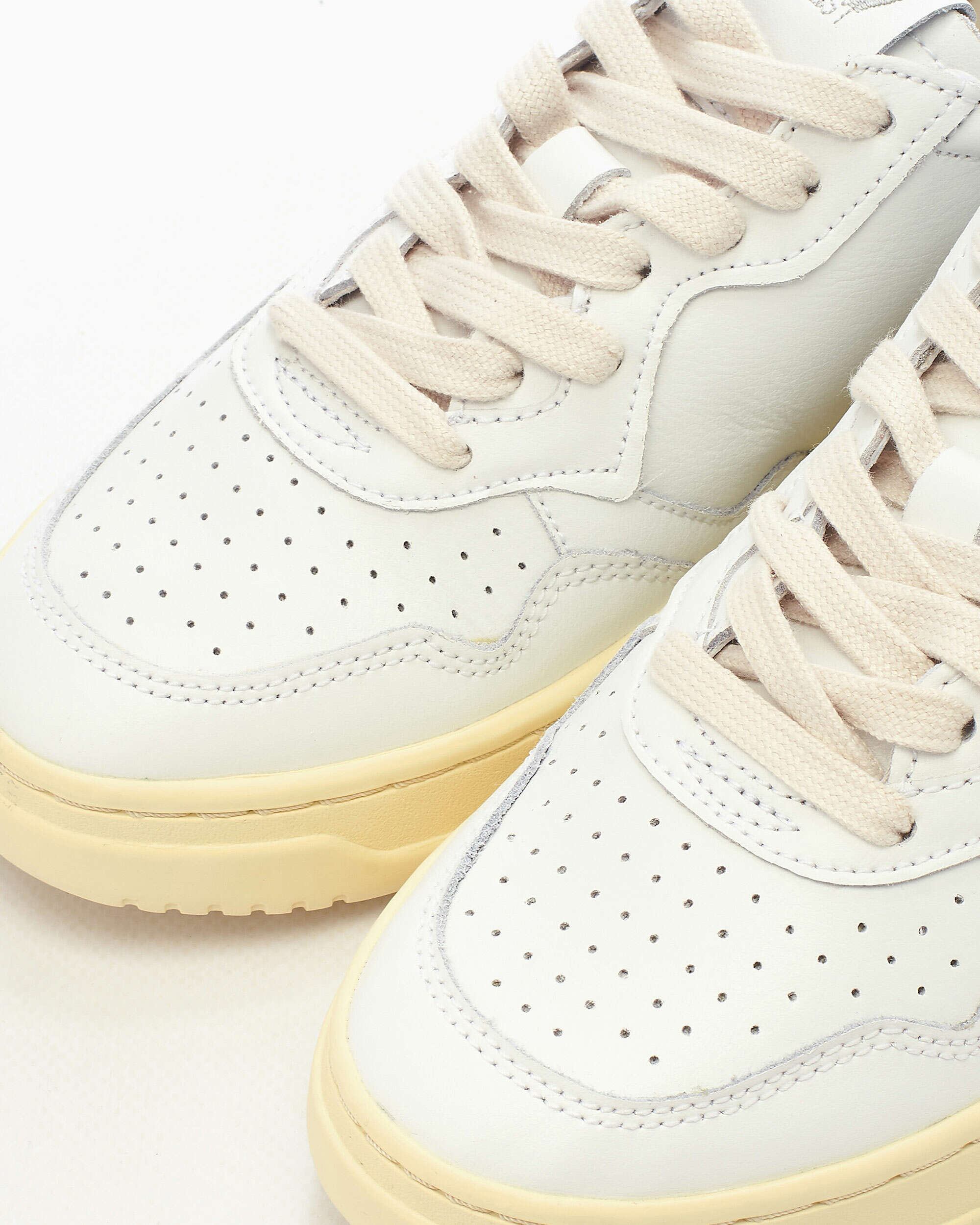 Sneakers Autry Women's Medalist Low Leather - AULWLL21