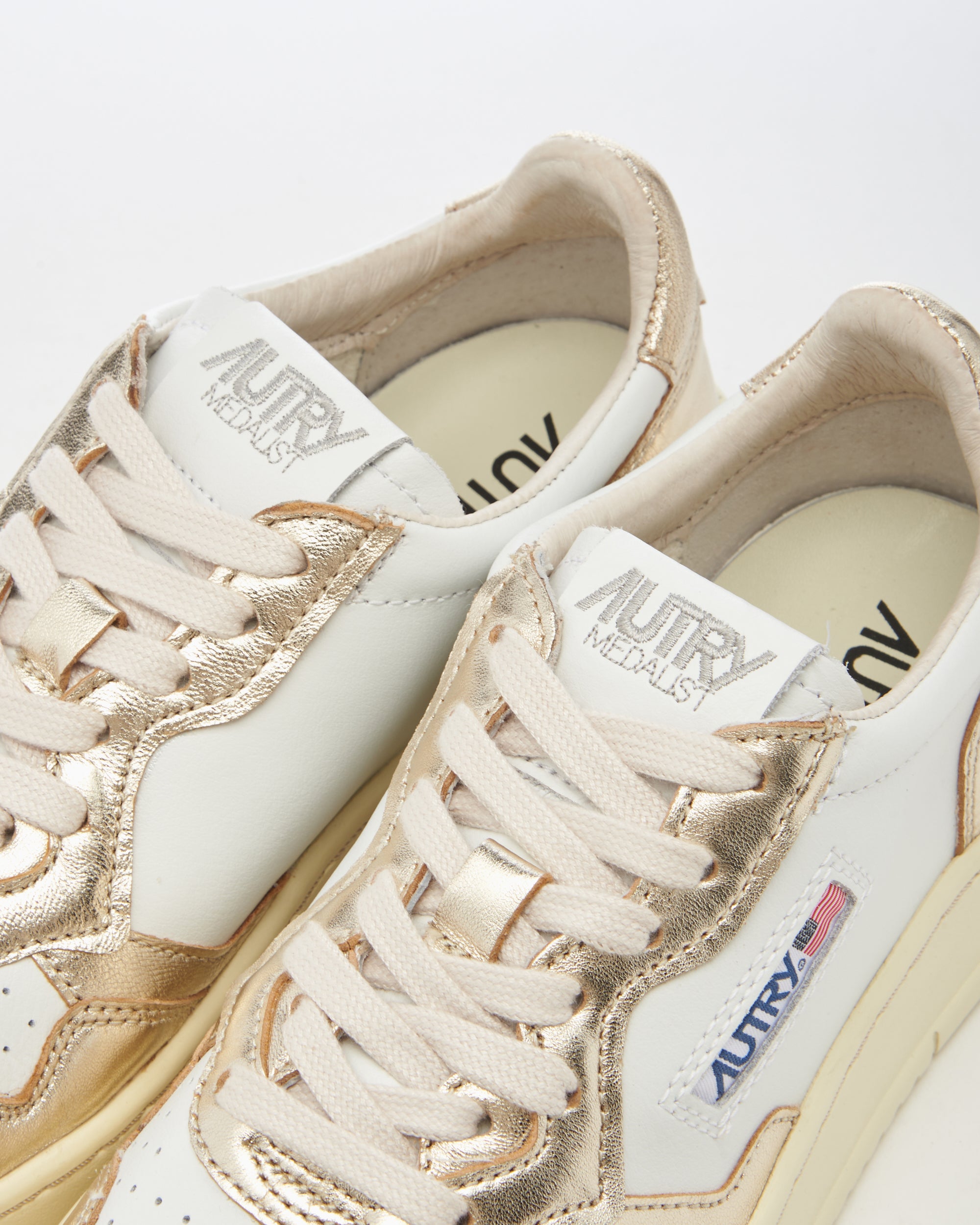 Sneakers Autry Women's Medalist Low Leather - AULWWB16