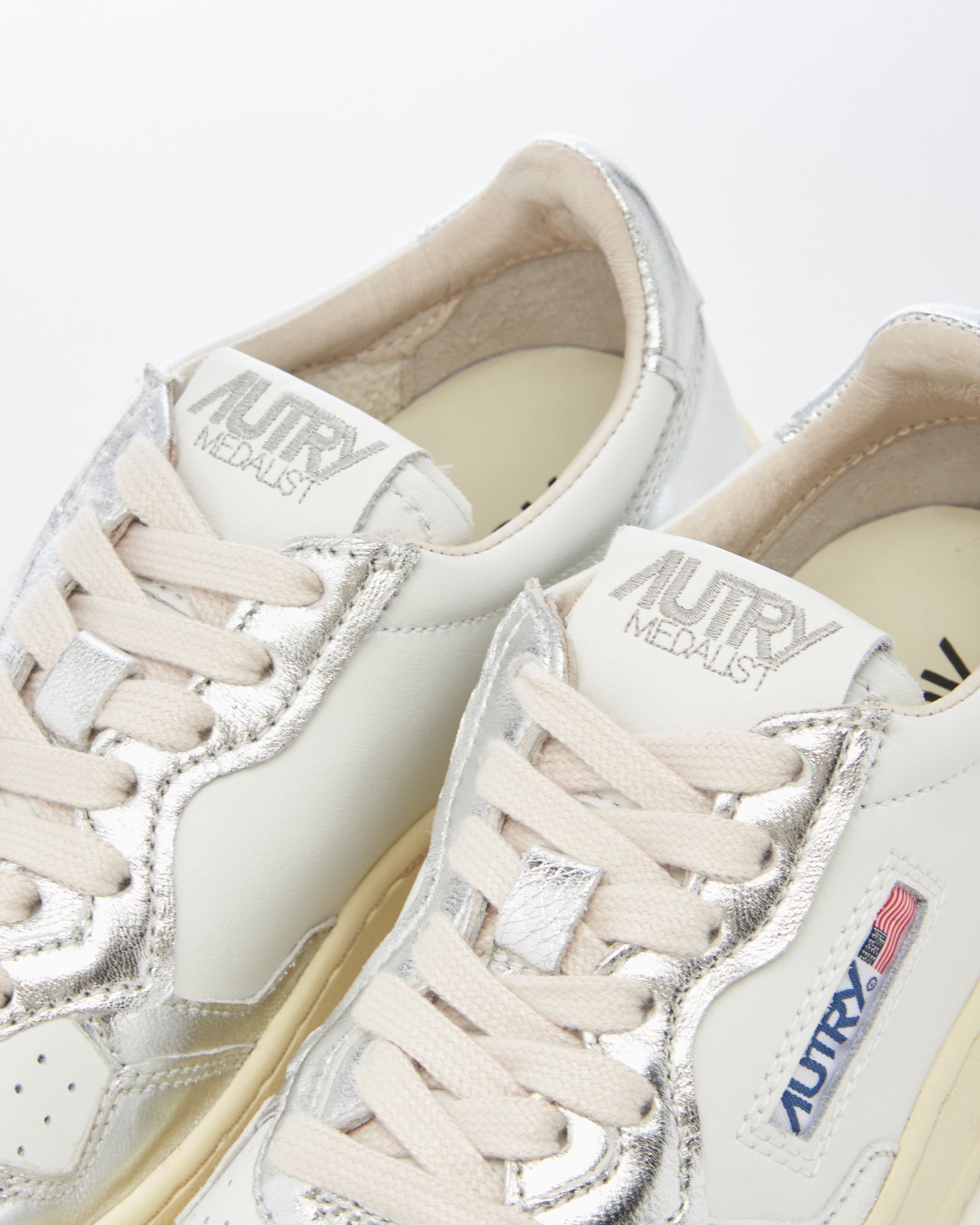 Sneakers Autry Women's Medalist Low Leather - AULWWB18