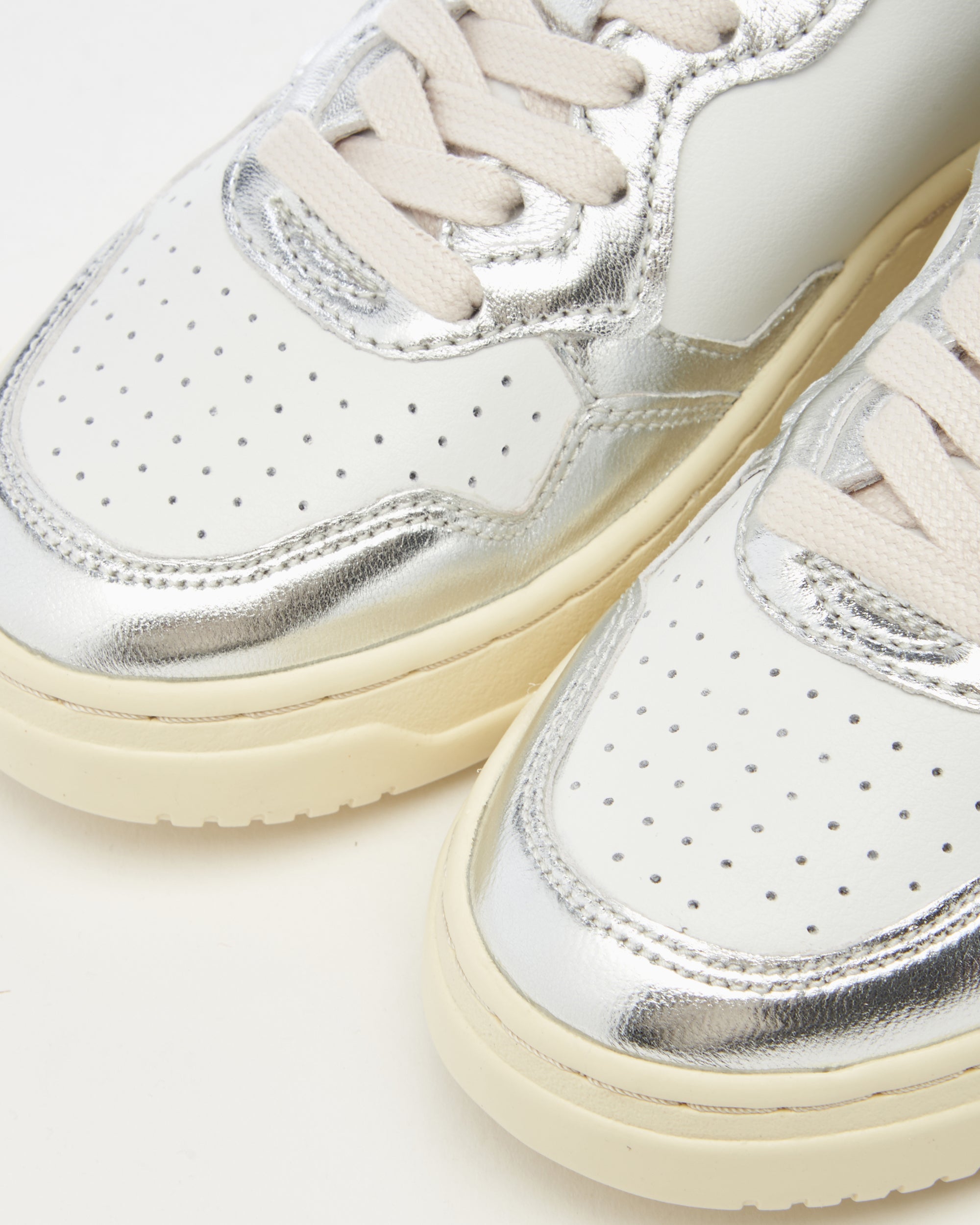 Sneakers Autry Women's Medalist Low Leather - AULWWB18