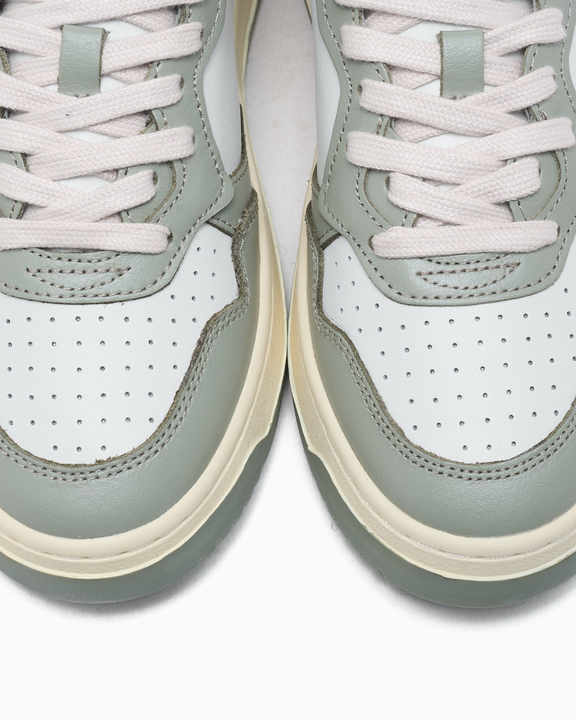 Sneakers Autry Women's Medalist Low Leather - AULWWB65