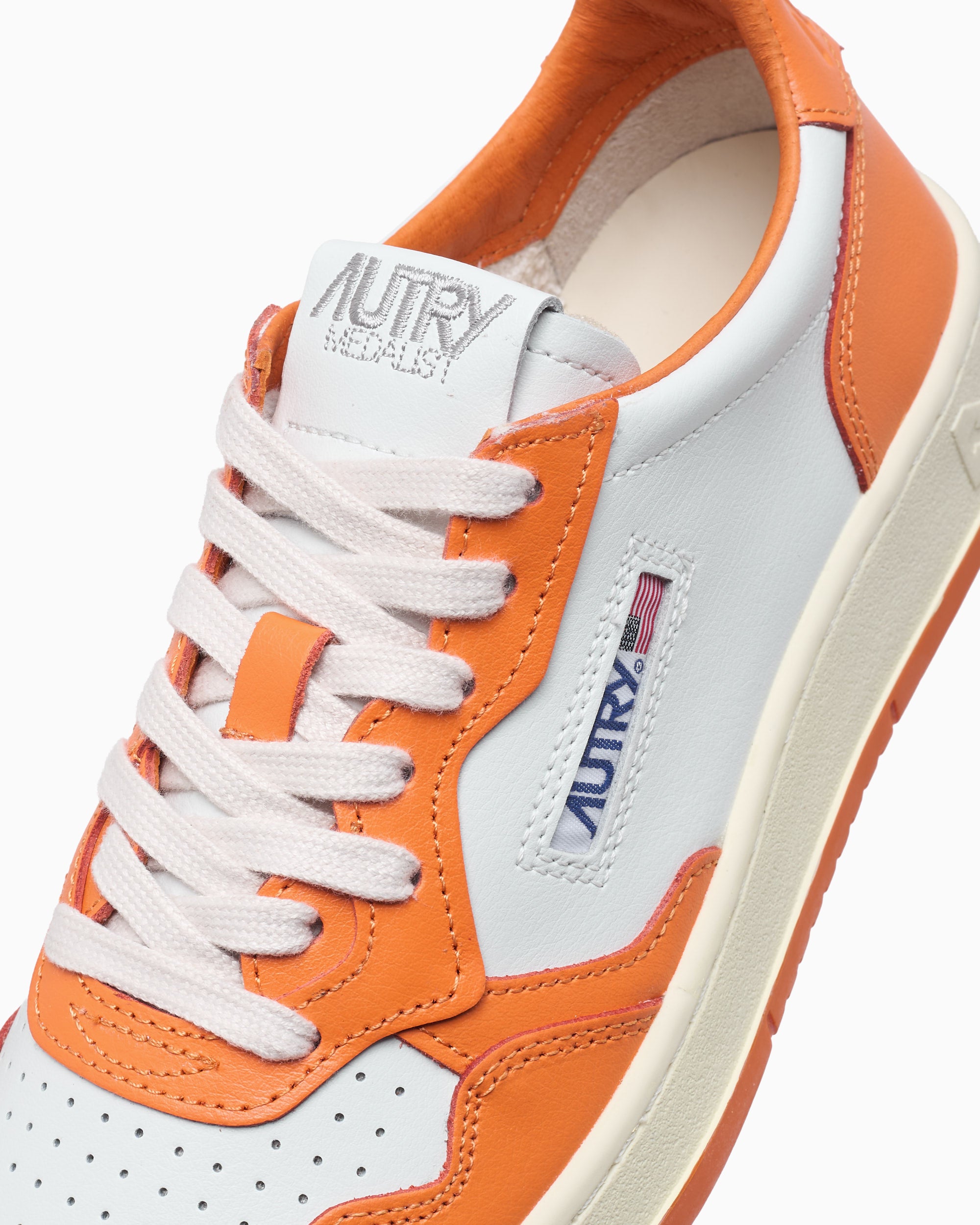 Sneakers Autry Women's Medalist Low Leather - AULWWB66