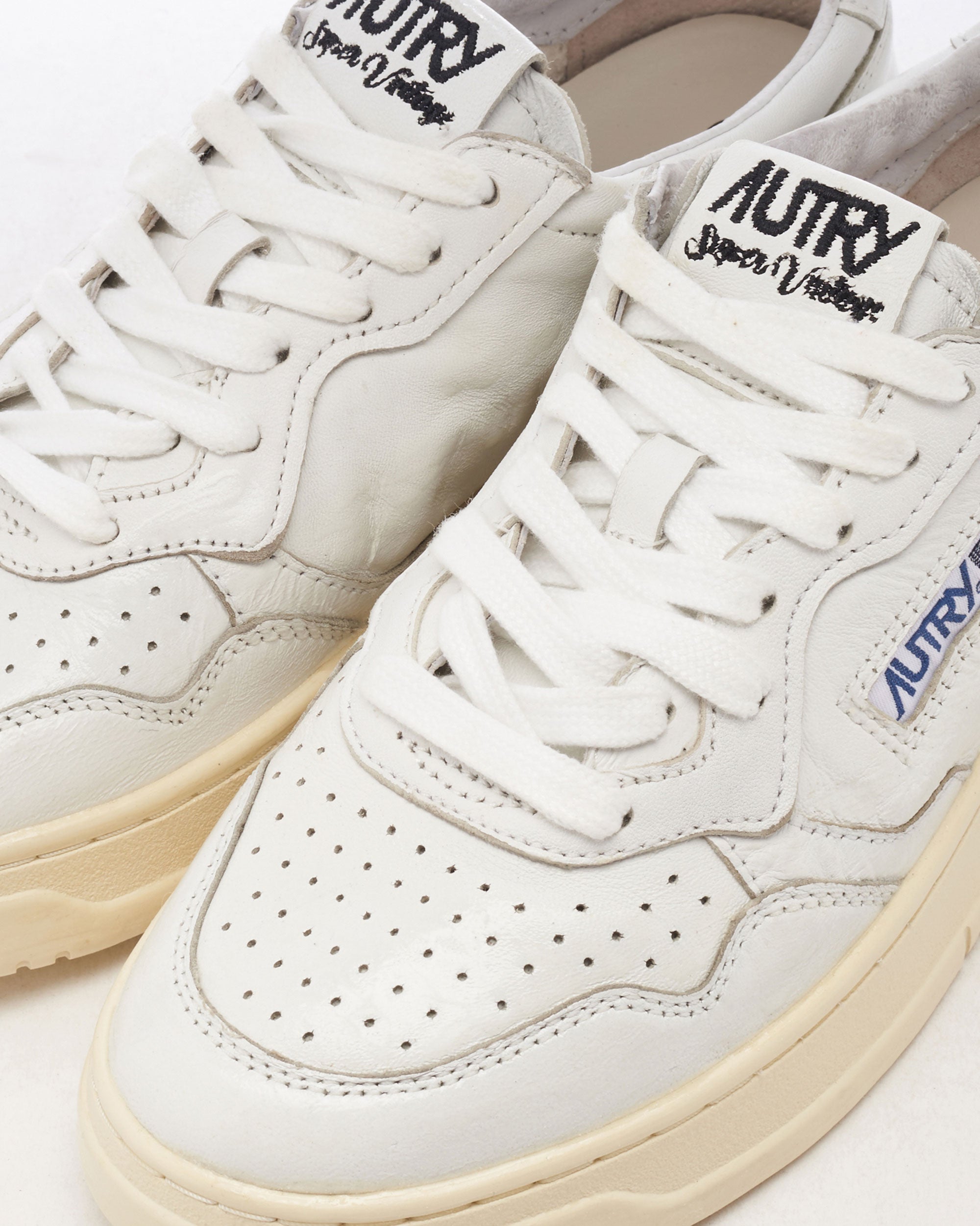Sneakers Autry Women's Super Vintage Low Goatskin - AVLWGR06