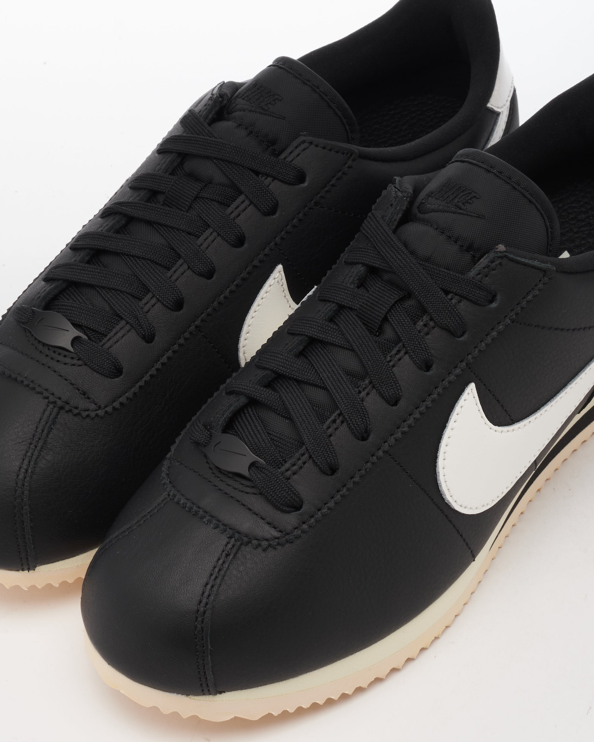 Sneakers Nike Cortez 23 Premium "Black And Sail" - FB6877-001