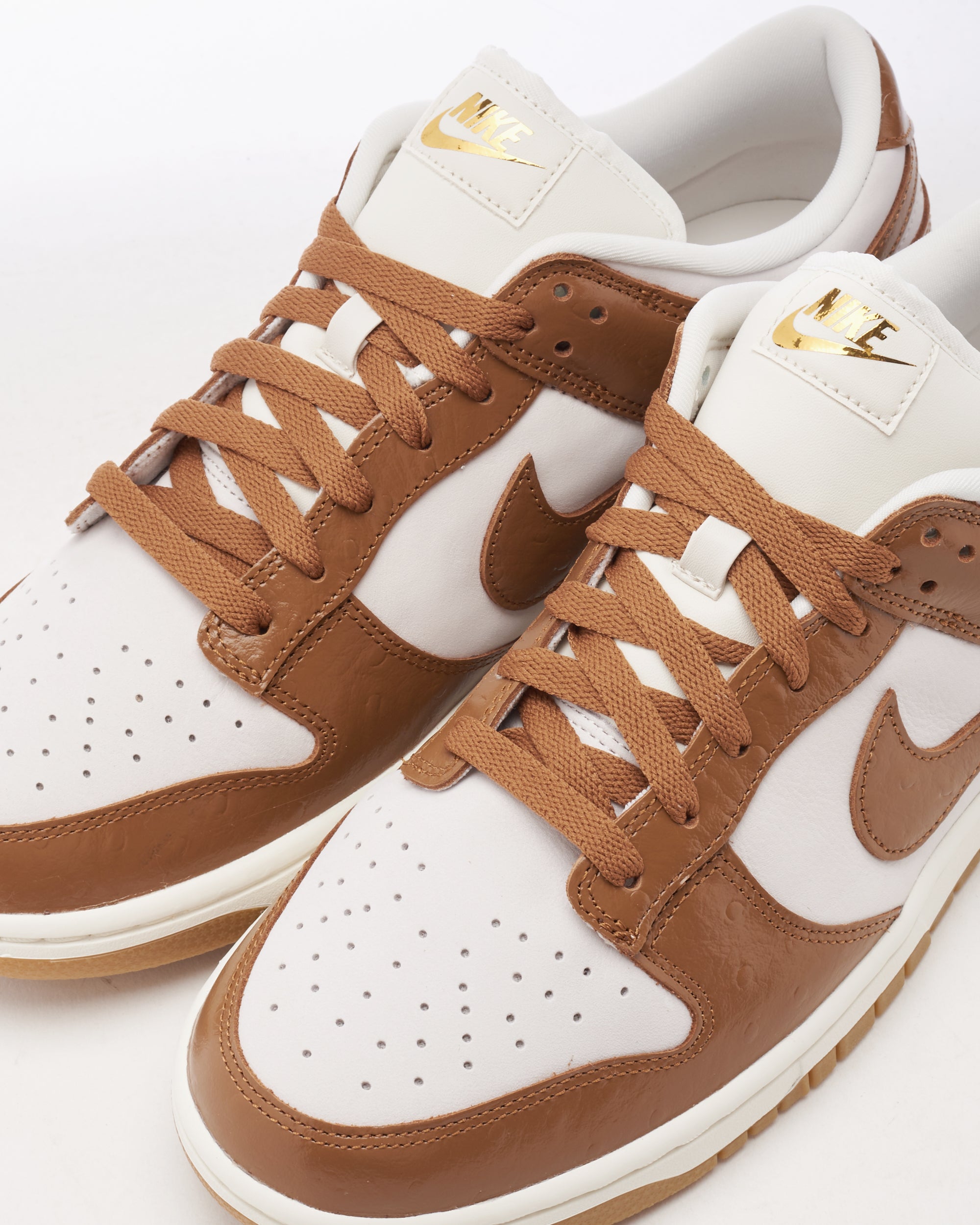 Sneakers Nike Women's Dunk Low LX "Ale Brown" - FJ2260-001
