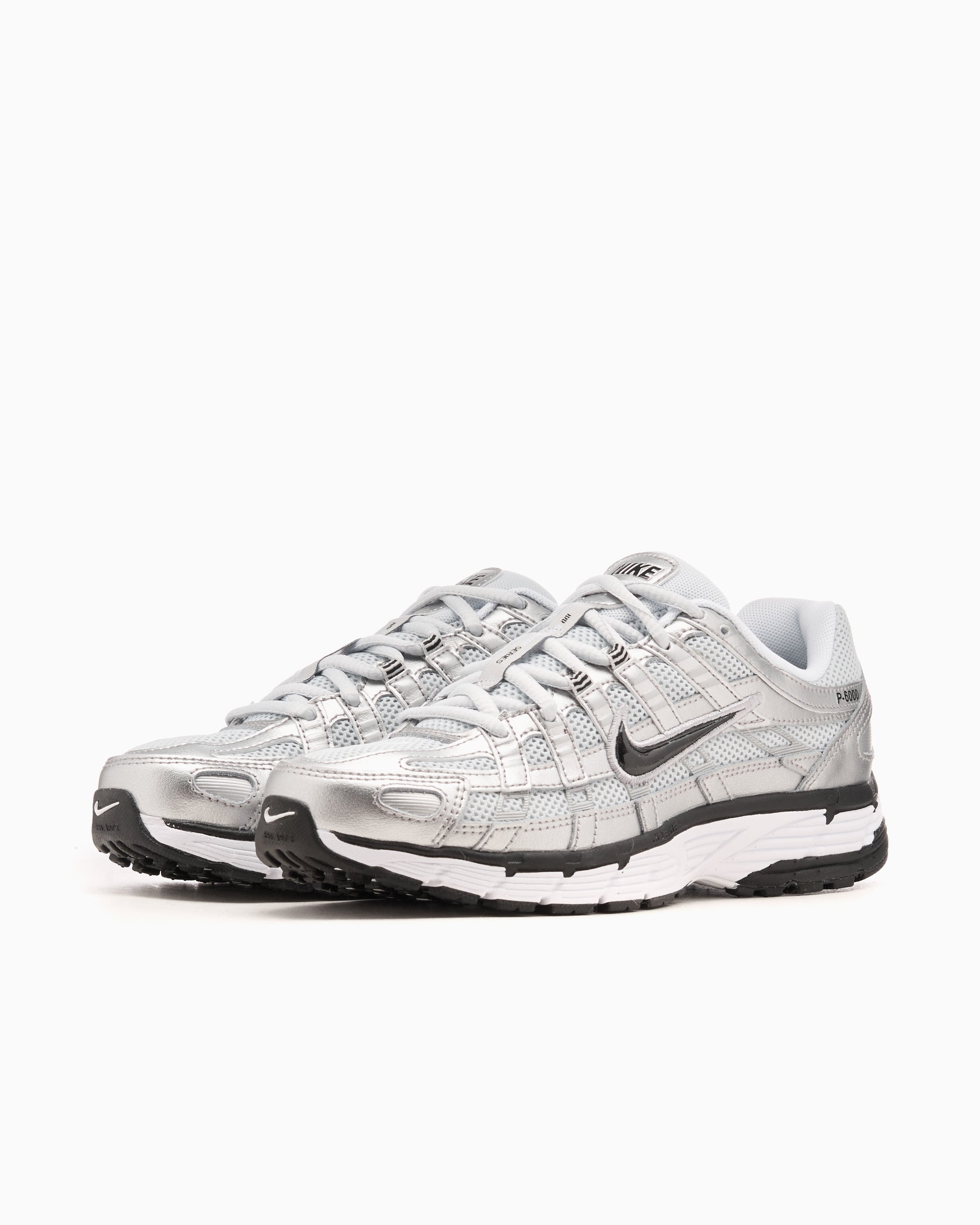 Sneakers Nike Women's P-6000 "Metallic Silver" - FD9876-101