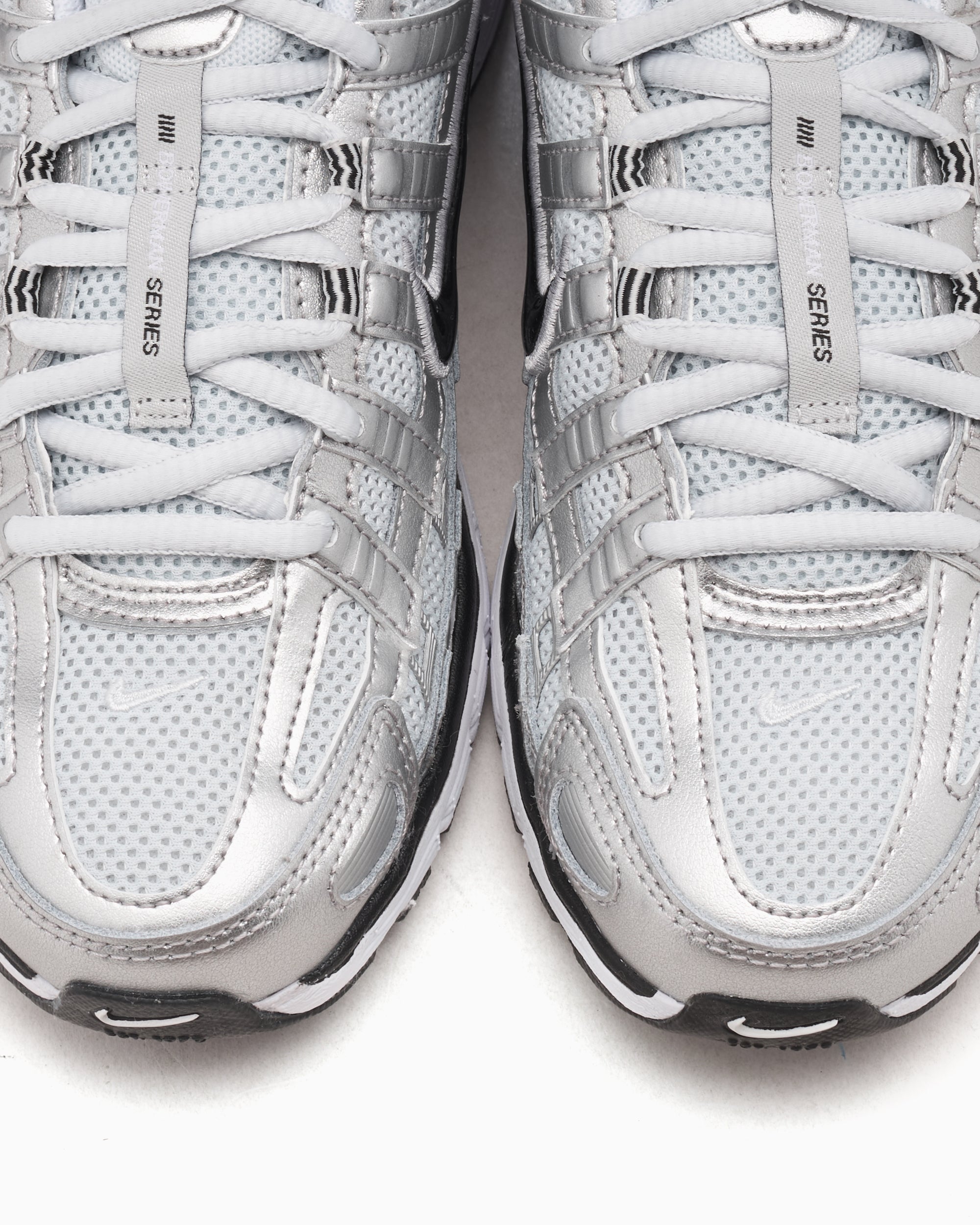 Sneakers Nike Women's P-6000 "Metallic Silver" - FD9876-101