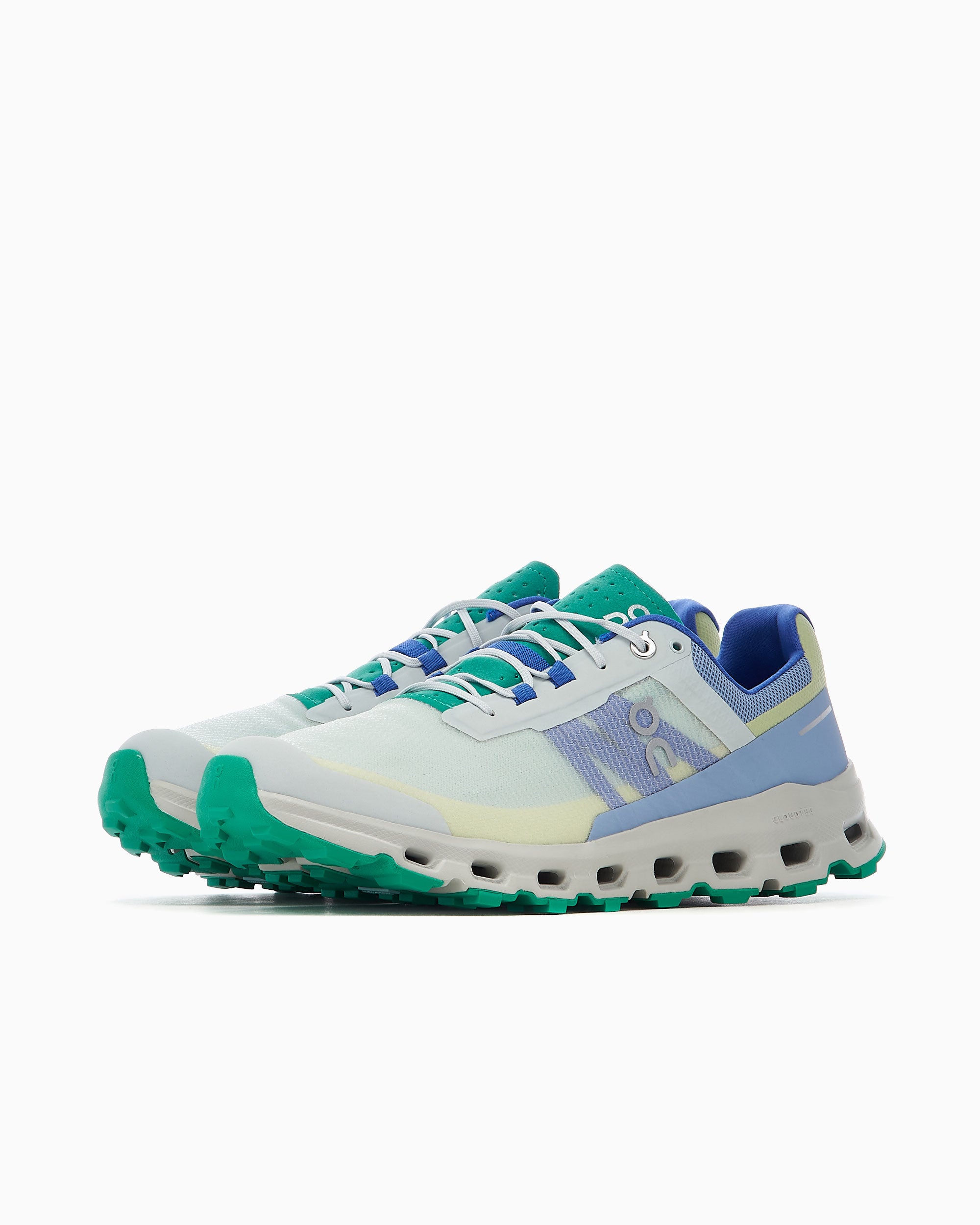 Sneakers On Cloudvista - 64.98273