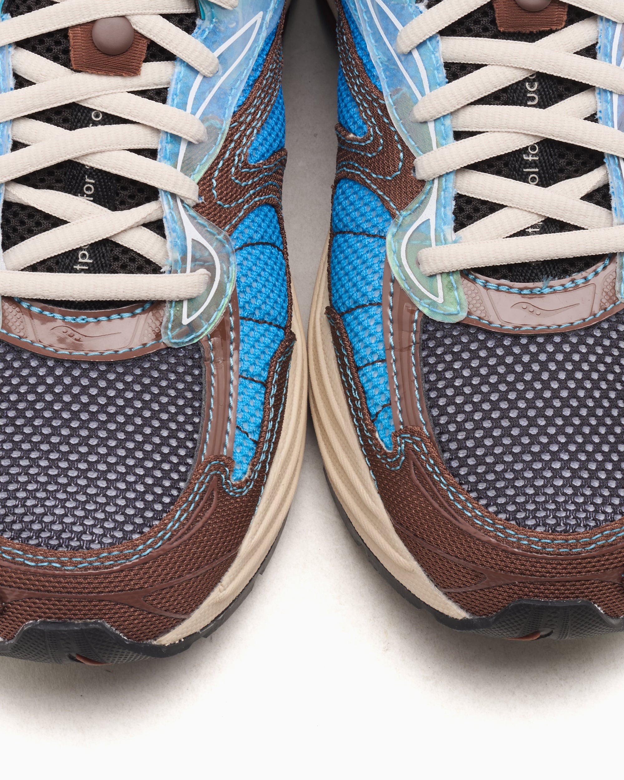 Sneakers Saucony x Footpatrol ProGrid Omni 9 - S70923-1