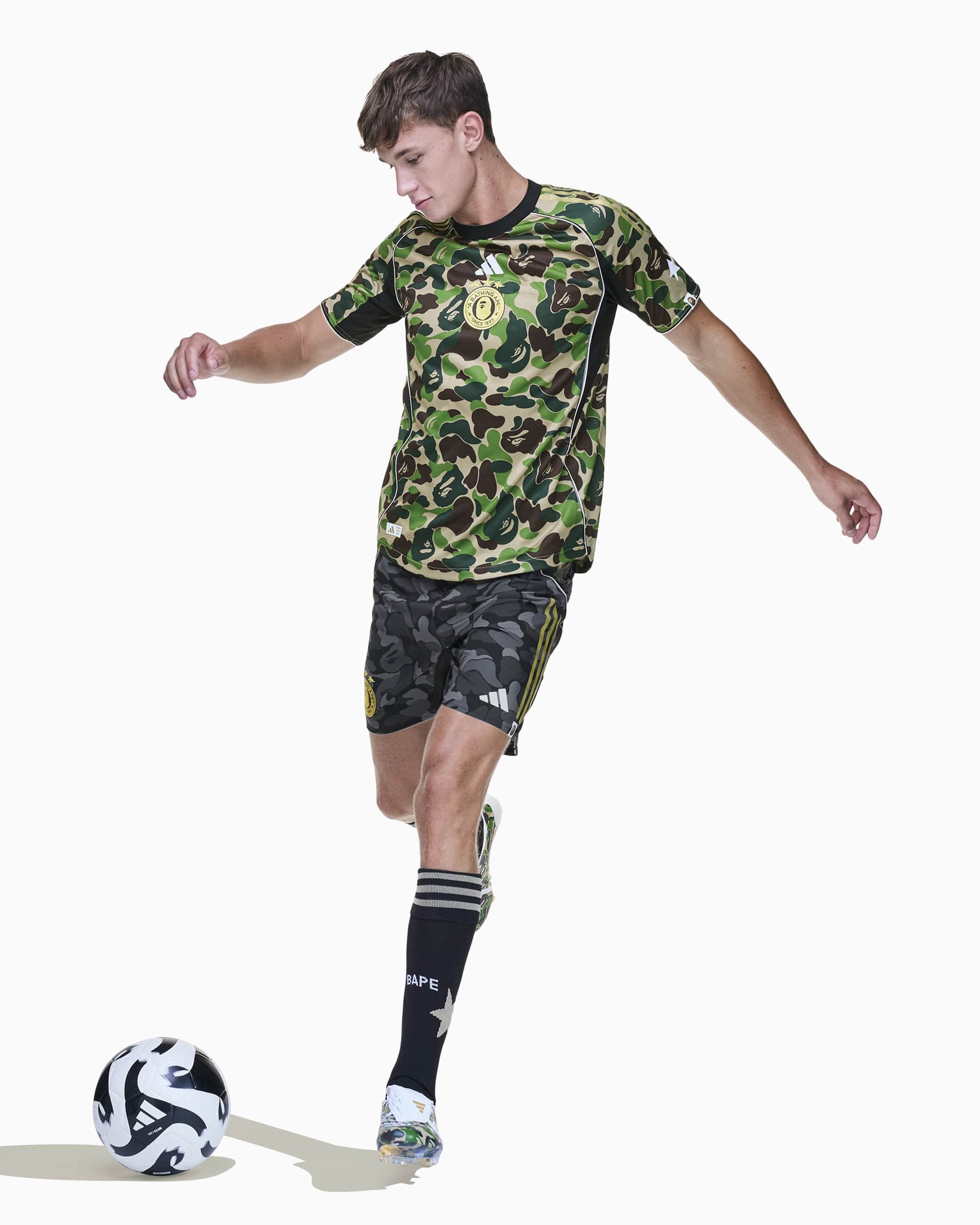 T-Shirts adidas Originals x BAPE Football Graphic Slim Men's Jersey T-Shirt - KB2202